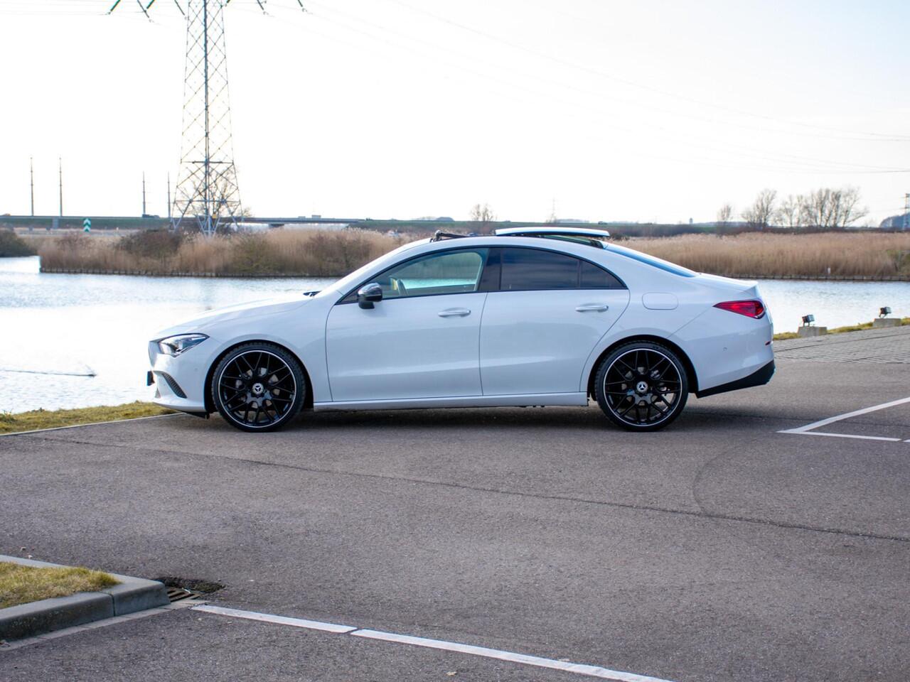 Mercedes-Benz CLA-KLASSE 180 AMG Line | Panorama dak | 20'' AMG Velgen | Adaptive Cruise Control |