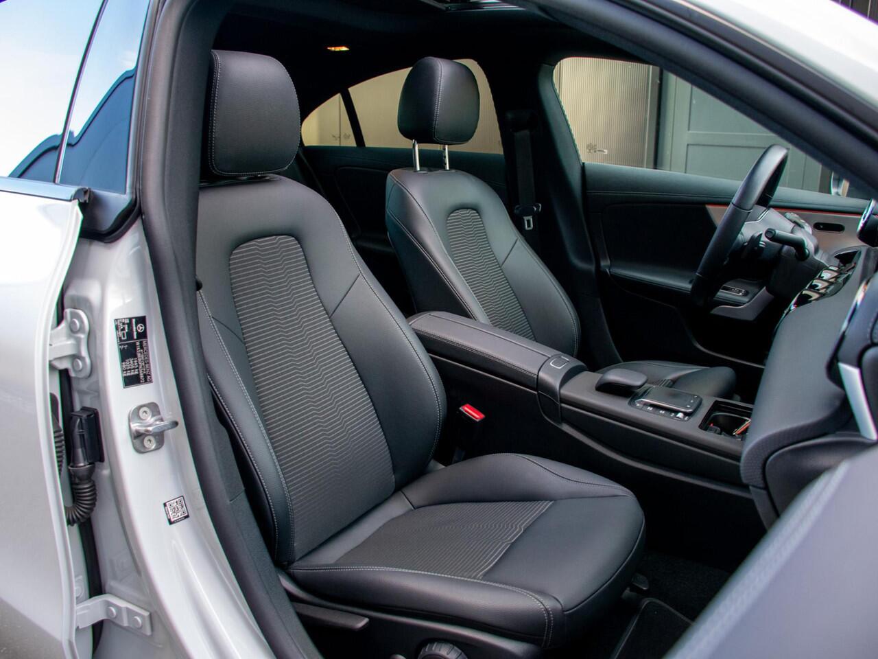 Mercedes-Benz CLA-KLASSE 180 AMG Line | Panorama dak | 20'' AMG Velgen | Adaptive Cruise Control |