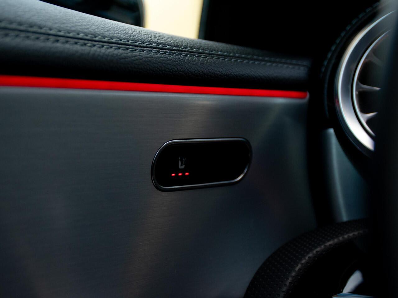 Mercedes-Benz CLA-KLASSE 180 AMG Line | Panorama dak | 20'' AMG Velgen | Adaptive Cruise Control |