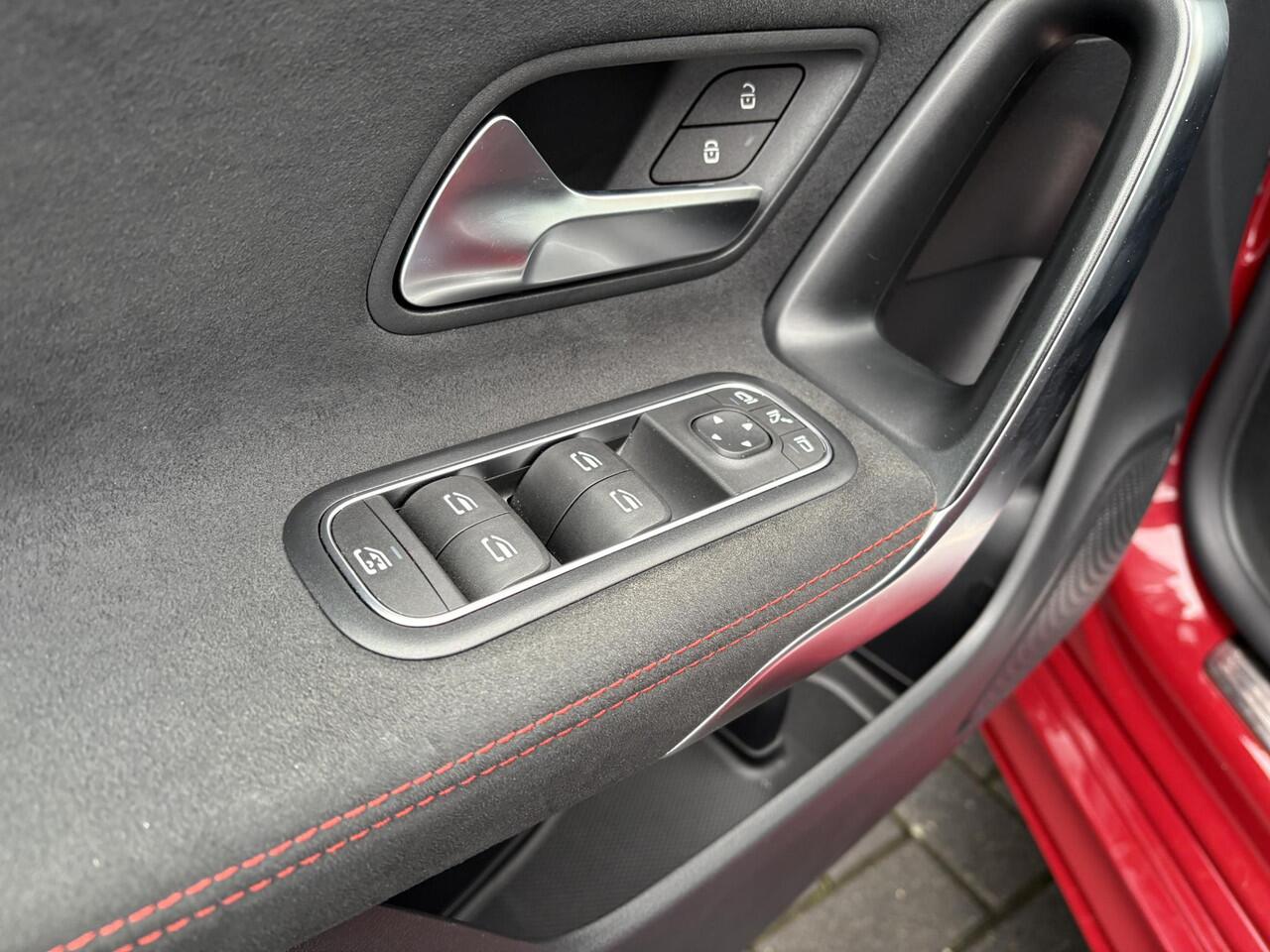 Mercedes-Benz CLA-KLASSE 180 AMG Line