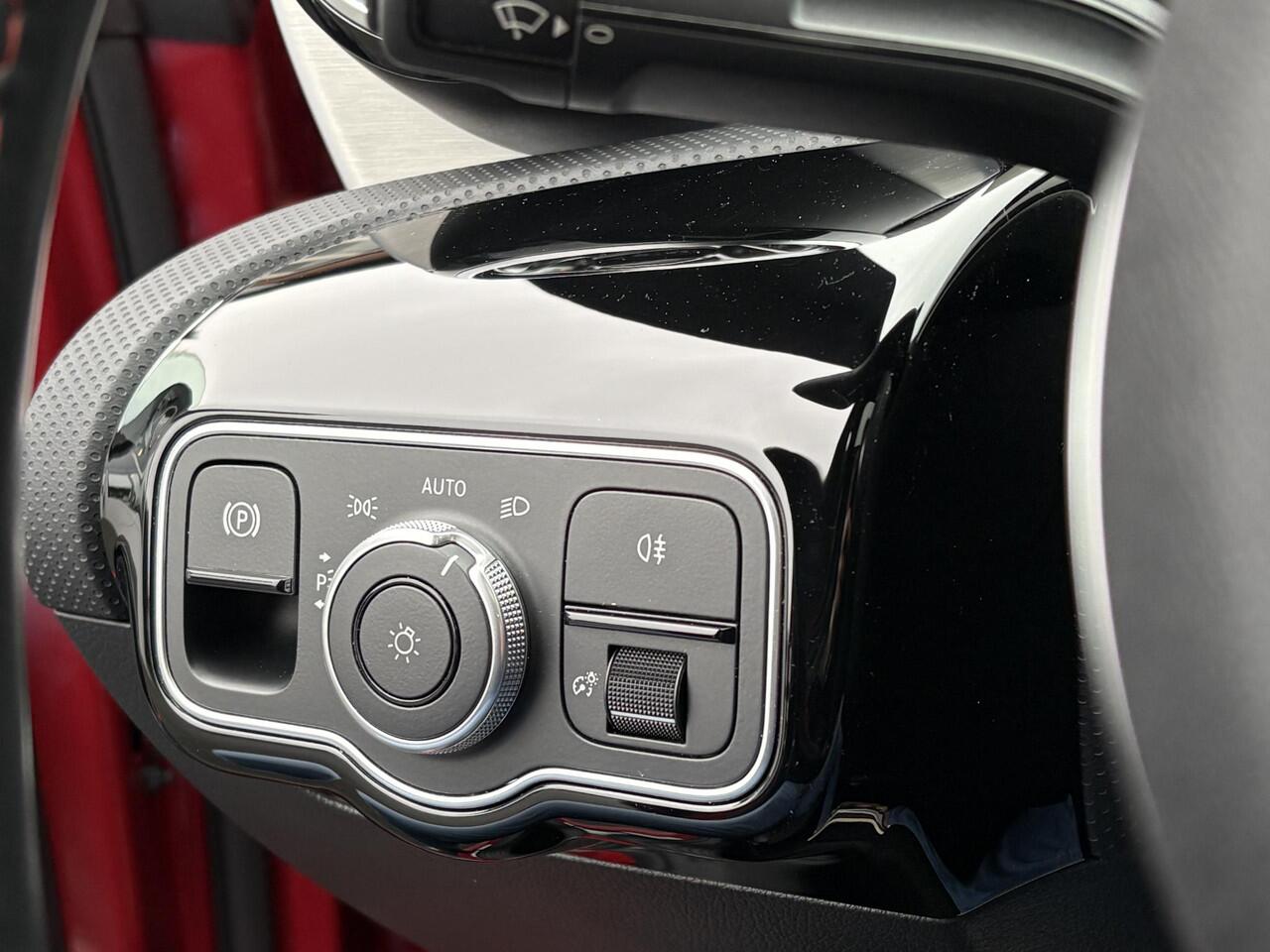 Mercedes-Benz CLA-KLASSE 180 AMG Line