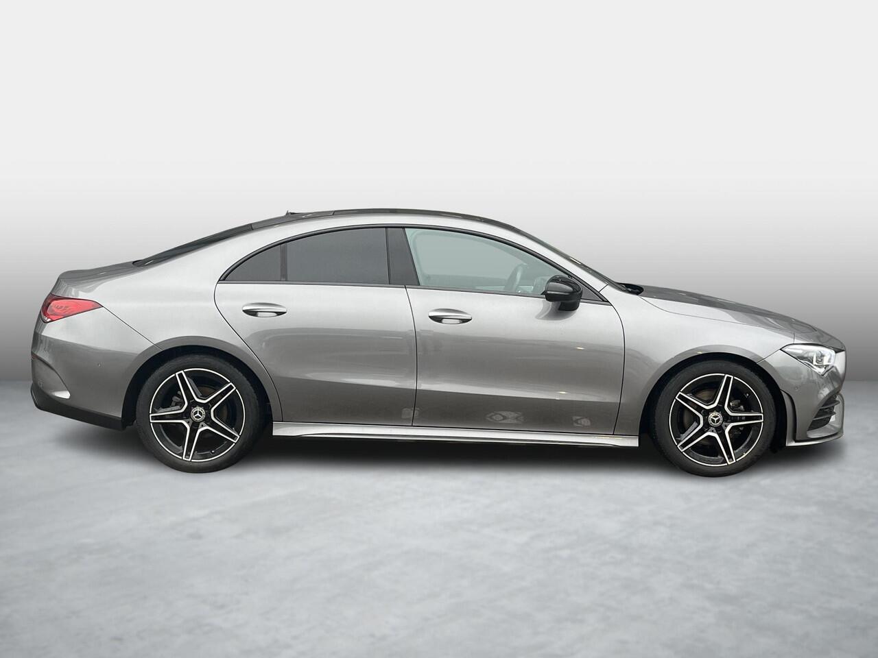 Mercedes-Benz CLA-KLASSE 180 AMG Line | Panoramadak | CarPlay | Cruise Control | Navigatie | Led Koplampen