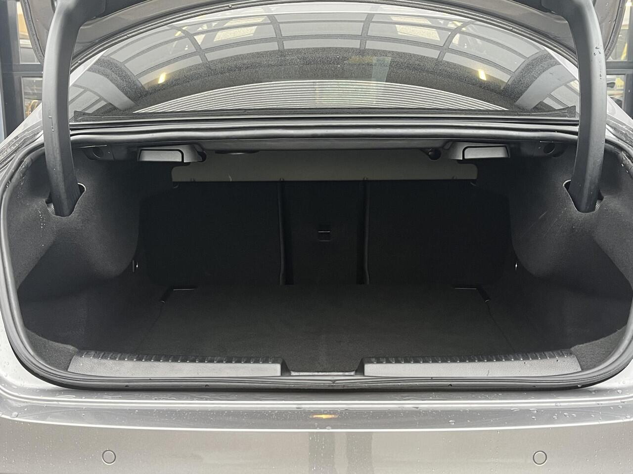 Mercedes-Benz CLA-KLASSE 180 AMG Line | Panoramadak | CarPlay | Cruise Control | Navigatie | Led Koplampen