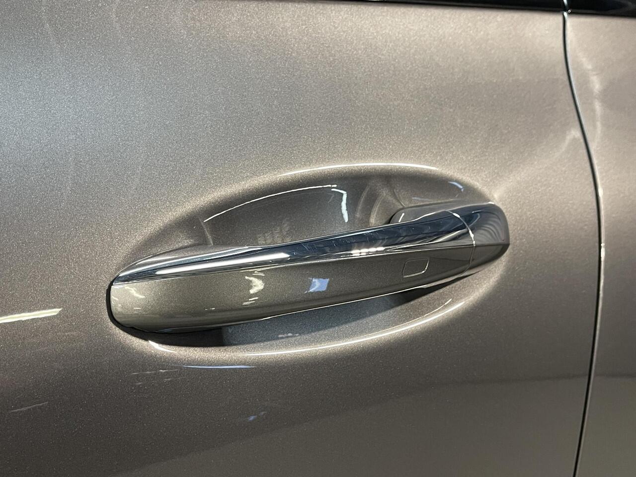 Mercedes-Benz CLA-KLASSE 250 e AMG Line 19"/Panoramadak/Stoelverwarming/Camera/Sfeerverlichting