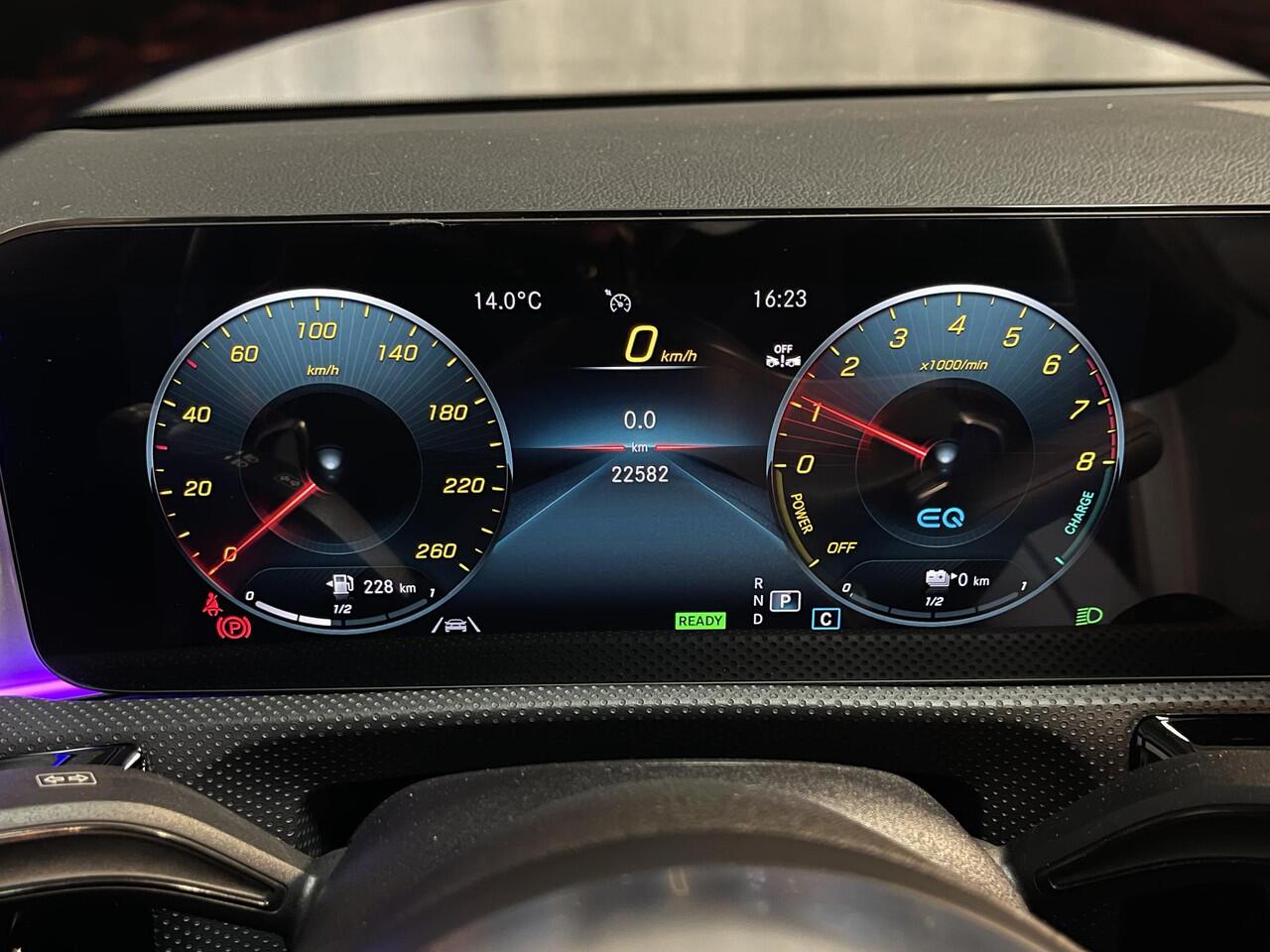 Mercedes-Benz CLA-KLASSE 250 e AMG Line 19"/Panoramadak/Stoelverwarming/Camera/Sfeerverlichting