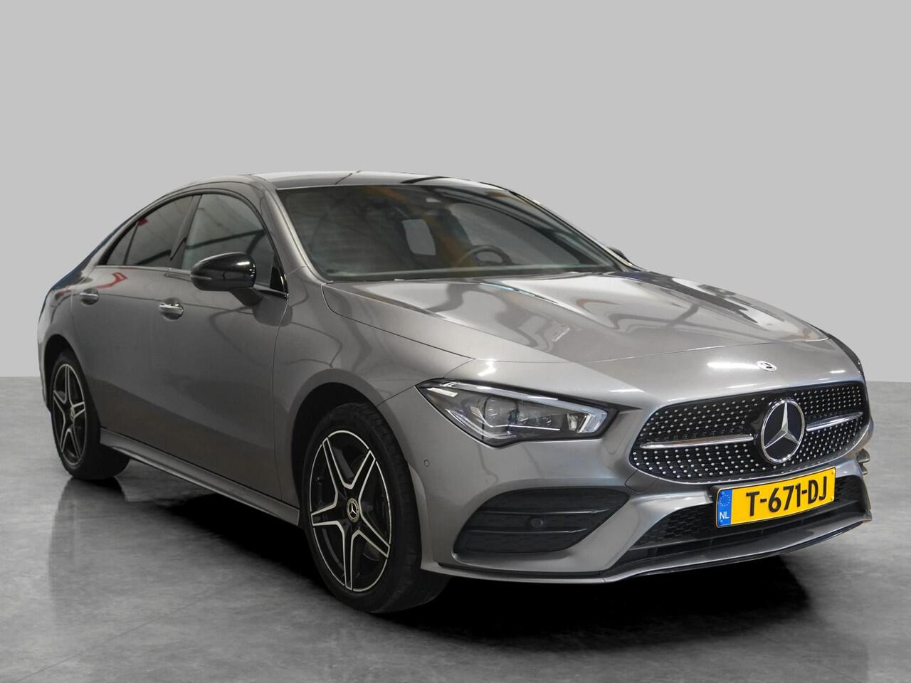 Mercedes-Benz CLA-KLASSE 250 e Business Solution AMG Limited | Nightpakket | Panoramadak | Sfeerverlichting | Advanced Sound System | Stoelverwarming | Multibeam LED