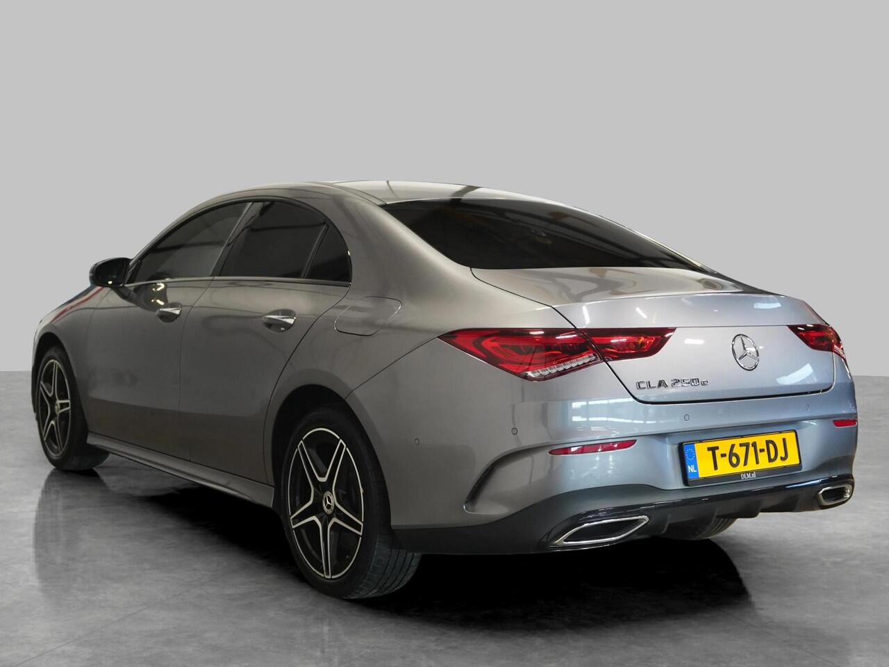 Mercedes-Benz CLA-KLASSE 250 e Business Solution AMG Limited | Nightpakket | Panoramadak | Sfeerverlichting | Advanced Sound System | Stoelverwarming | Multibeam LED