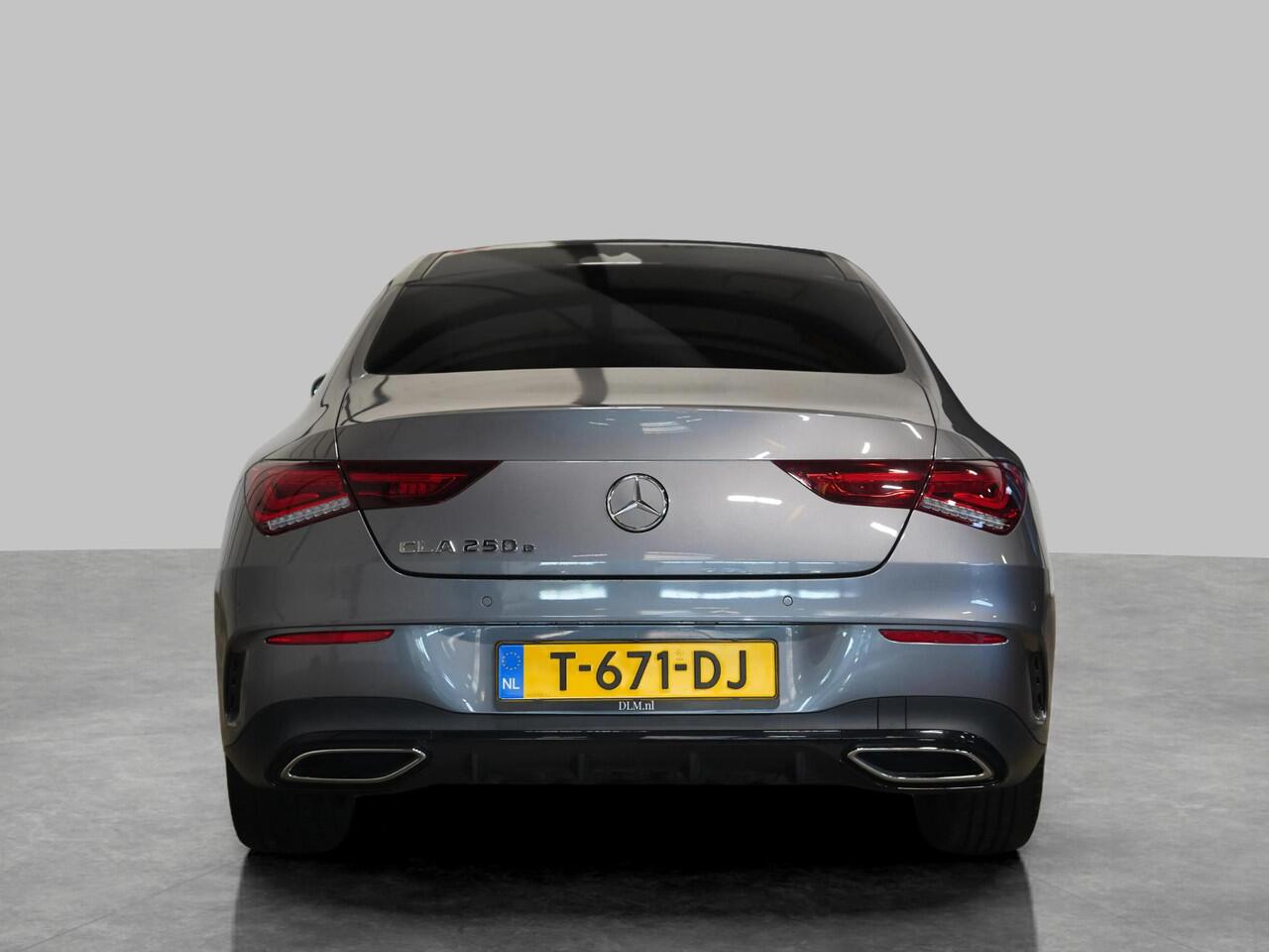 Mercedes-Benz CLA-KLASSE 250 e Business Solution AMG Limited | Nightpakket | Panoramadak | Sfeerverlichting | Advanced Sound System | Stoelverwarming | Multibeam LED