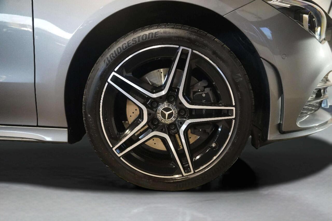 Mercedes-Benz CLA-KLASSE 250 e Business Solution AMG Limited | Nightpakket | Panoramadak | Sfeerverlichting | Advanced Sound System | Stoelverwarming | Multibeam LED
