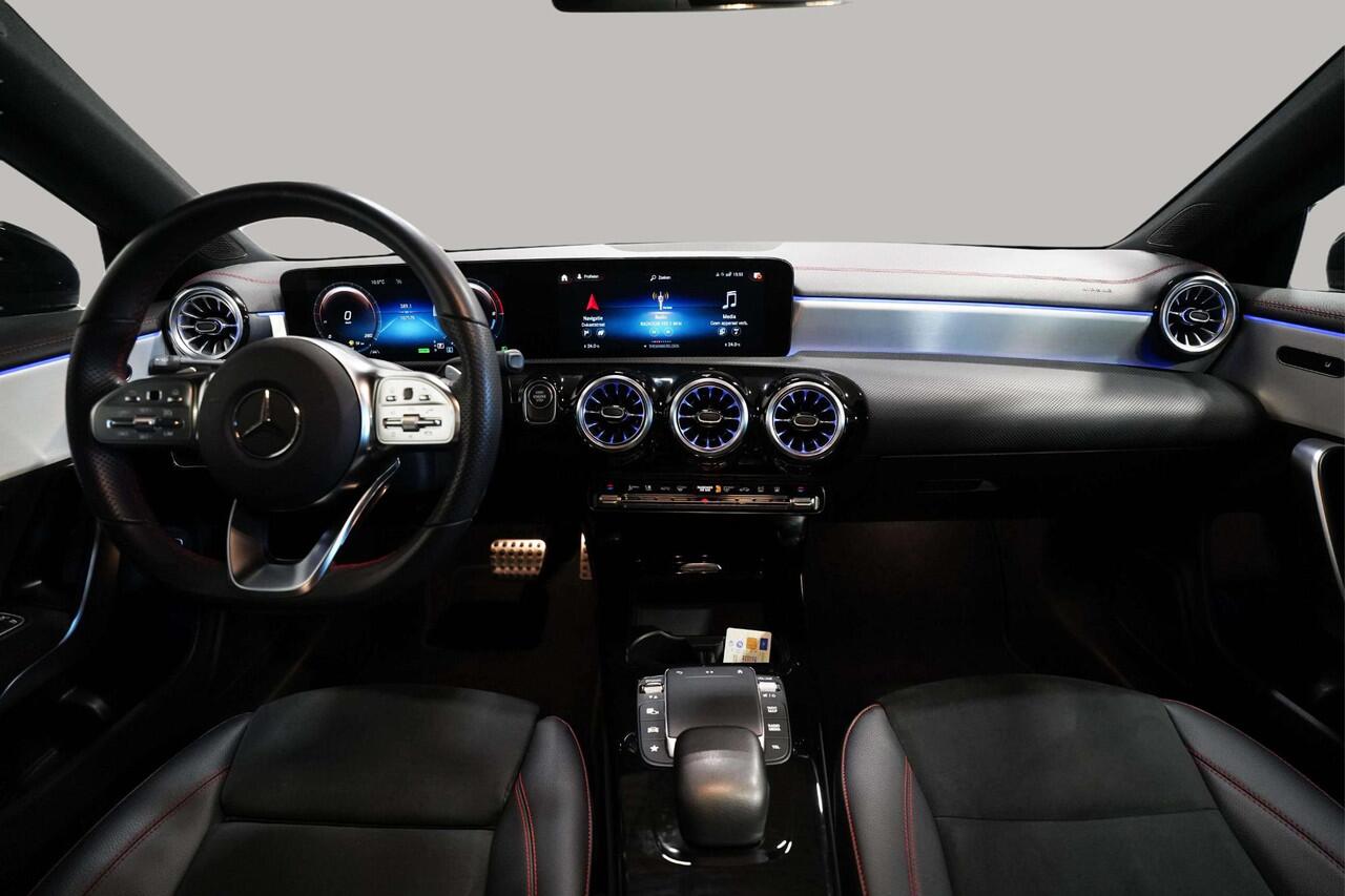 Mercedes-Benz CLA-KLASSE 250 e Business Solution AMG Limited | Nightpakket | Panoramadak | Sfeerverlichting | Advanced Sound System | Stoelverwarming | Multibeam LED