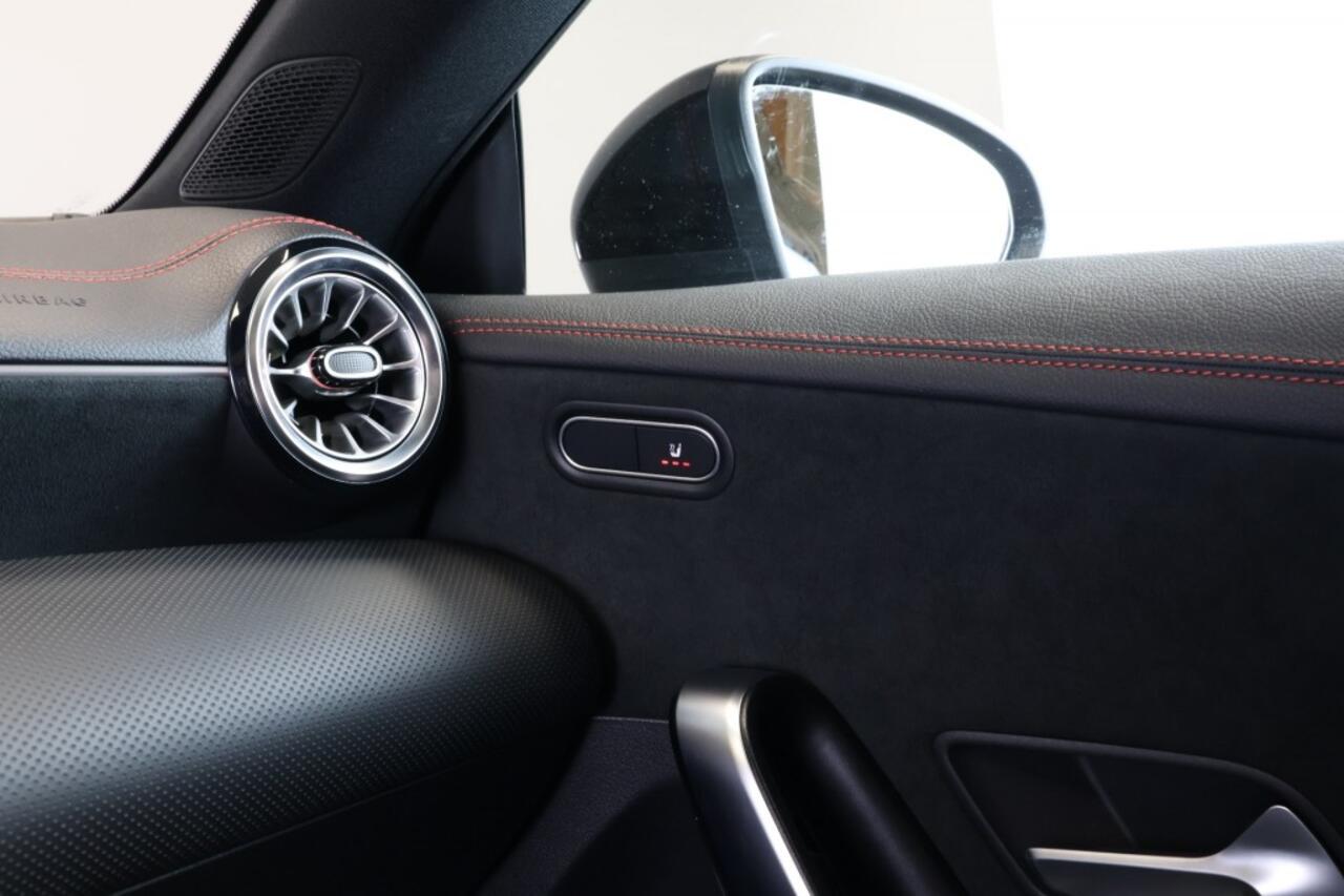 Mercedes-Benz CLA-KLASSE Shooting Brake 250 e AMG Line - Pano - CarPlay - Stoelverw. - ACC