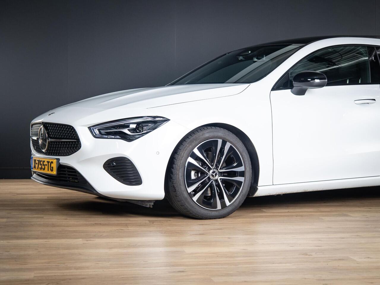 Mercedes-Benz CLA-KLASSE Shooting Brake 180 Luxury Line Panorama dak