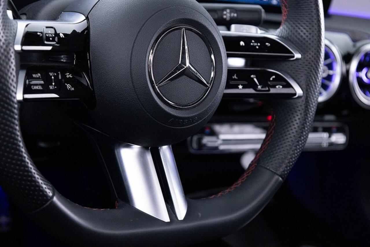 Mercedes-Benz CLA-KLASSE 250 Shooting Brake e AMG Line | PANORAMADAK | LED | SFEER ? 1e Eigenaar