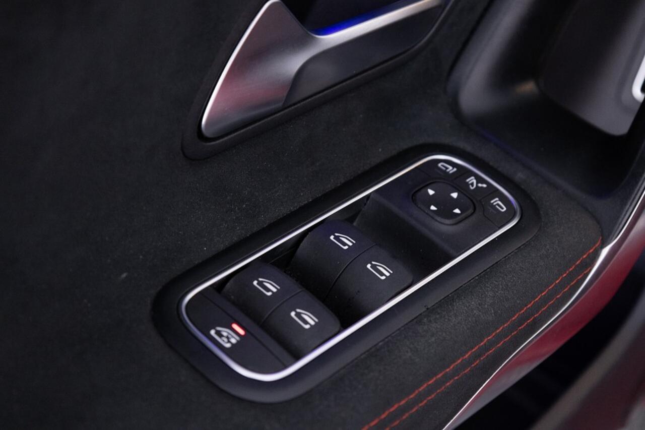 Mercedes-Benz CLA-KLASSE 250 Shooting Brake e AMG Line | PANORAMADAK | LED | SFEER ? 1e Eigenaar