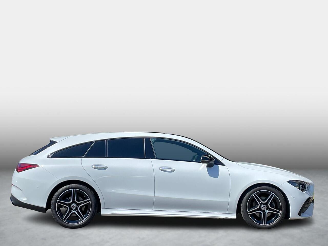 Mercedes-Benz CLA-KLASSE Shooting Brake 180 | Panoramadak | AMG Night | 360° Camera | Head-up display | Memorystoelen verwarmd | Sfeerverlichting