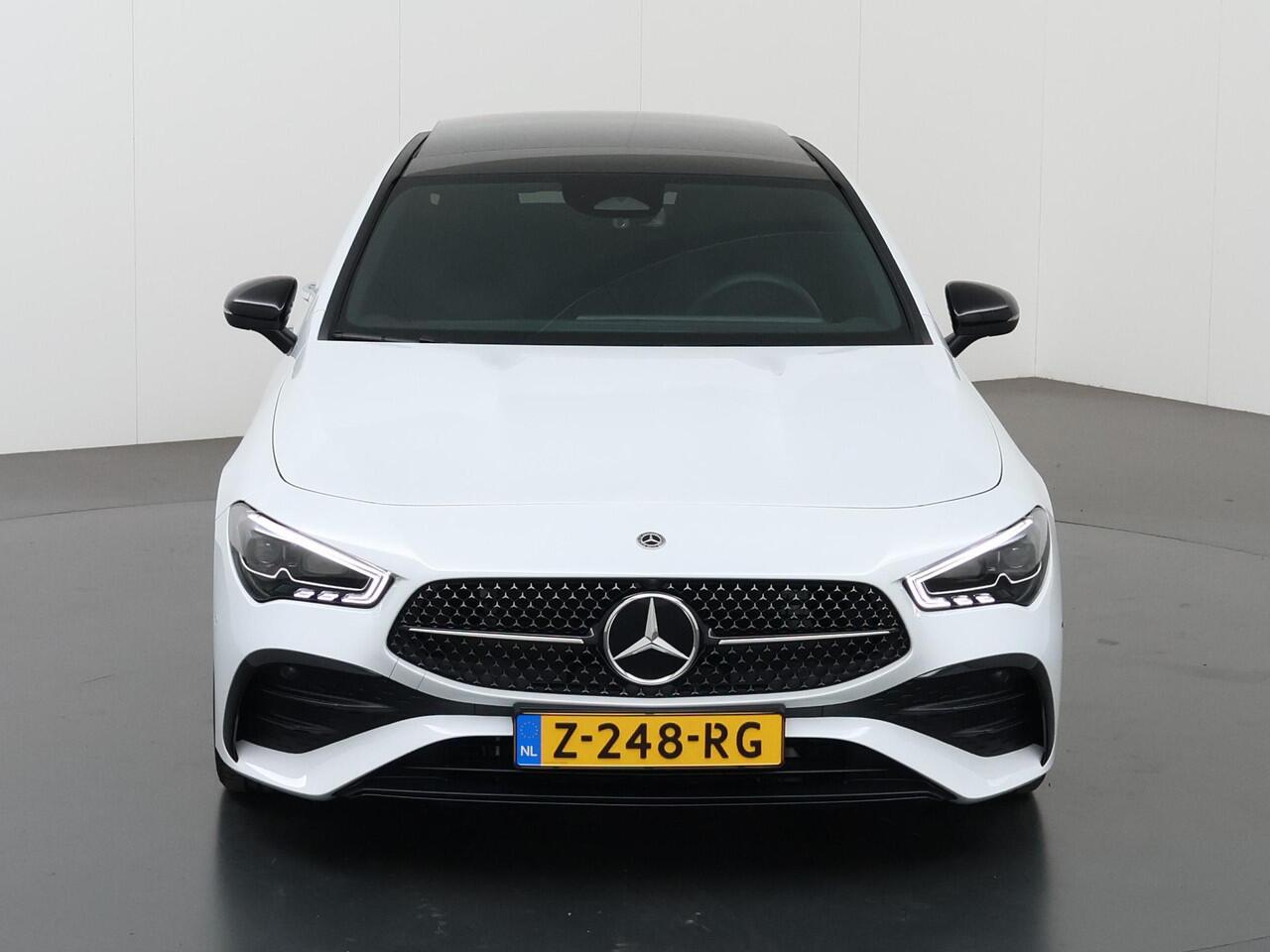 Mercedes-Benz CLA-KLASSE 180 AMG Line Premium Pack | Panorama Schuifdak | Multibeam lead | Sfeerverlichting | Augmented Reality