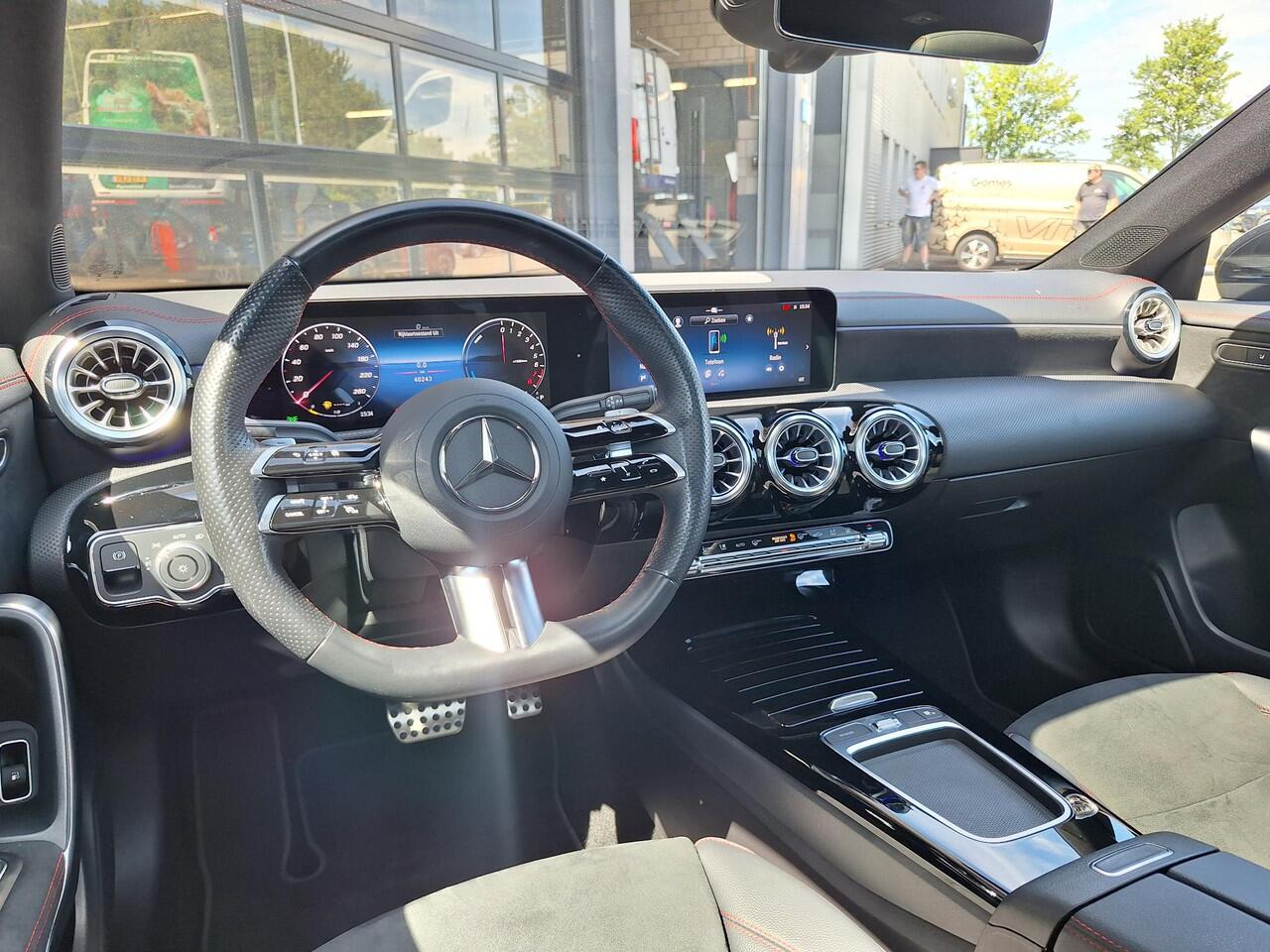 Mercedes-Benz CLA-KLASSE 250 e Star Edition AMG Line | Panoramadak | Multibeam LED | Achteruitrijcamera | Keyless-GO