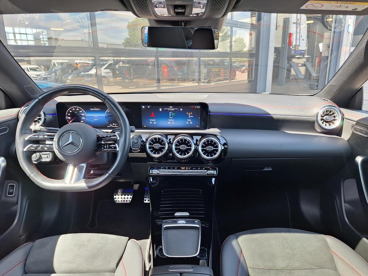 Mercedes-Benz CLA-KLASSE 250 e Star Edition AMG Line | Panoramadak | Multibeam LED | Achteruitrijcamera | Keyless-GO