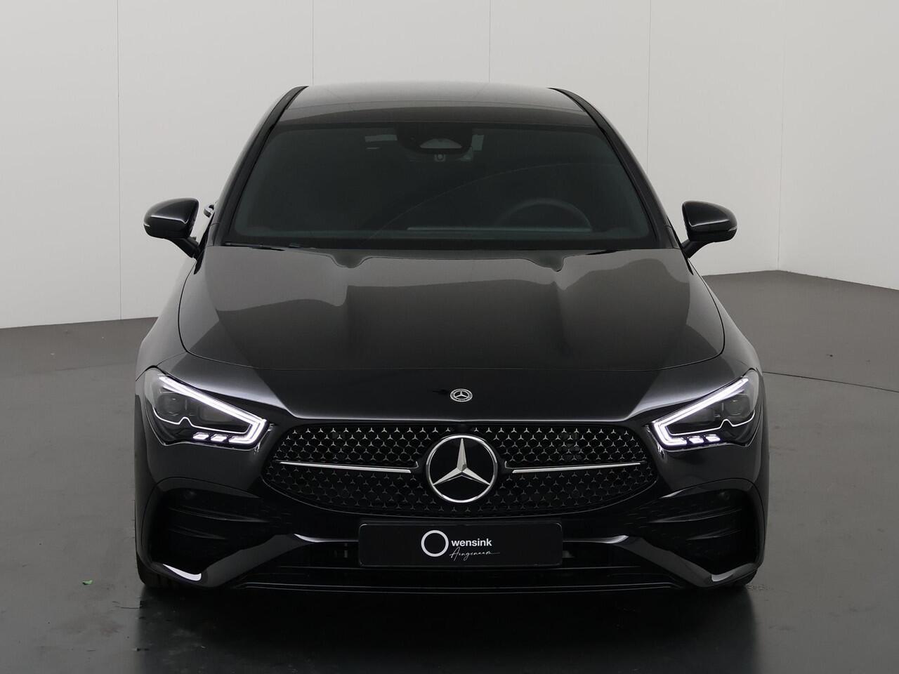 Mercedes-Benz CLA-KLASSE Shooting Brake 180 Star Edition AMG NIGHT | Panoramadak | Dodehoekassitent | Apple Carplay | MultiBeam LED | Sfeerverlichting | Stoelverwarming |