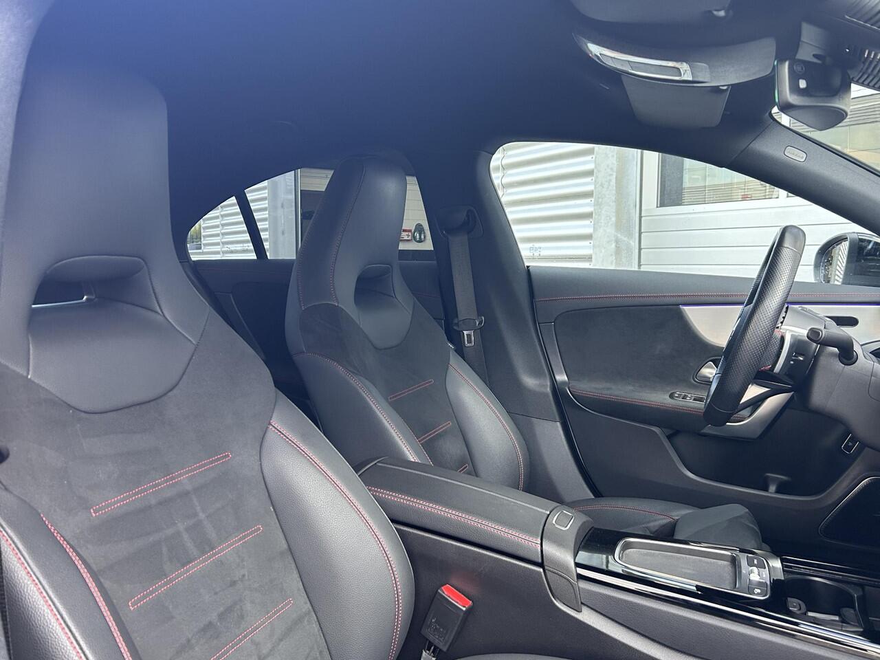 Mercedes-Benz CLA-KLASSE 180 AMG Line | Night Pakket | Burmester Surround Sound | Dodehoekassistent | MULTIBEAM LED Koplampen | Sfeerverlichting | Stoelverwarming | Achteruitrijcamera | Elektrisch Inklapbare Buitenspiegels