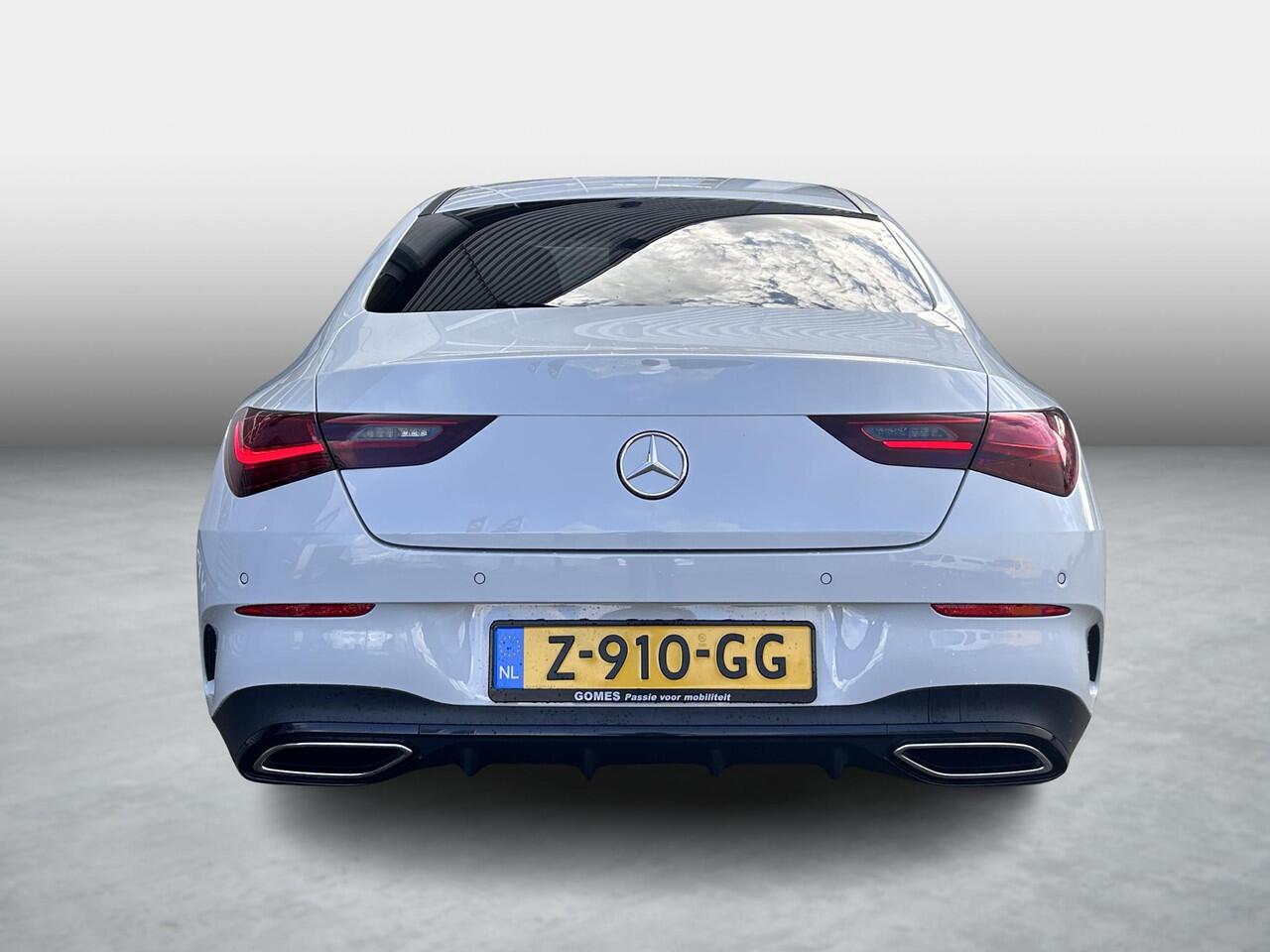 Mercedes-Benz CLA-KLASSE 180 AMG Line | Night Pakket | Burmester Surround Sound | Dodehoekassistent | MULTIBEAM LED Koplampen | Sfeerverlichting | Stoelverwarming | Achteruitrijcamera | Elektrisch Inklapbare Buitenspiegels