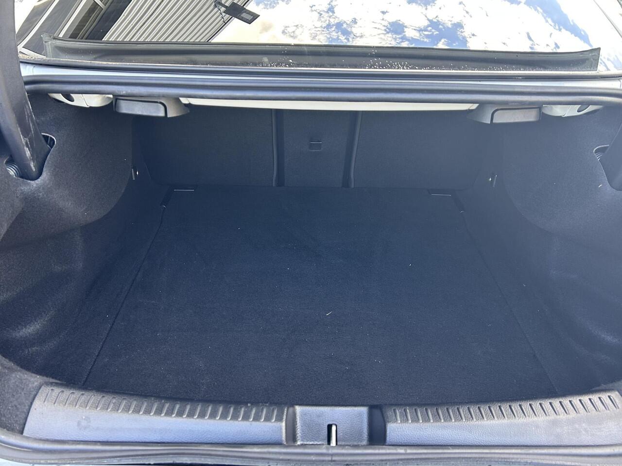 Mercedes-Benz CLA-KLASSE 180 AMG Line | Night Pakket | Burmester Surround Sound | Dodehoekassistent | MULTIBEAM LED Koplampen | Sfeerverlichting | Stoelverwarming | Achteruitrijcamera | Elektrisch Inklapbare Buitenspiegels