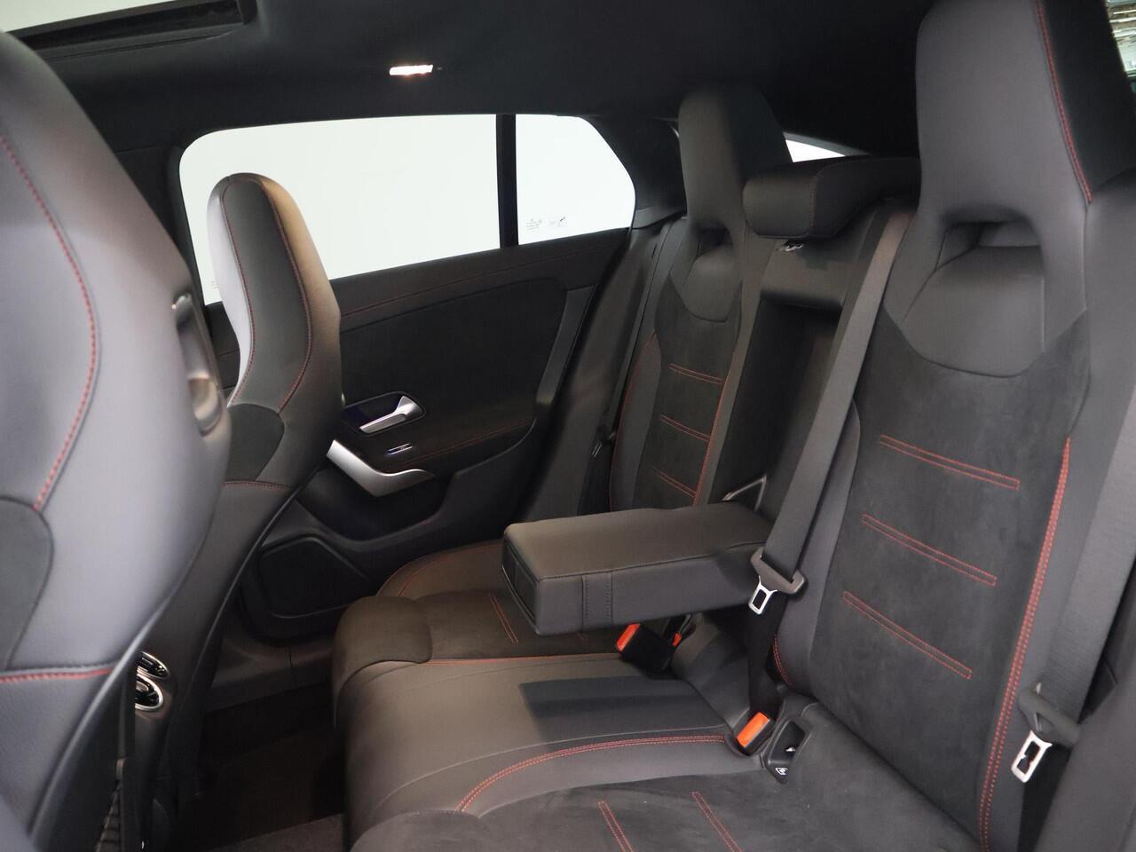 Mercedes-Benz CLA-KLASSE Shooting Brake 180 Star Edition AMG | Panoramdak | Night | 19" lichtmetalen velgen | Sfeerverlichting | Camera | Stoelverwarming |