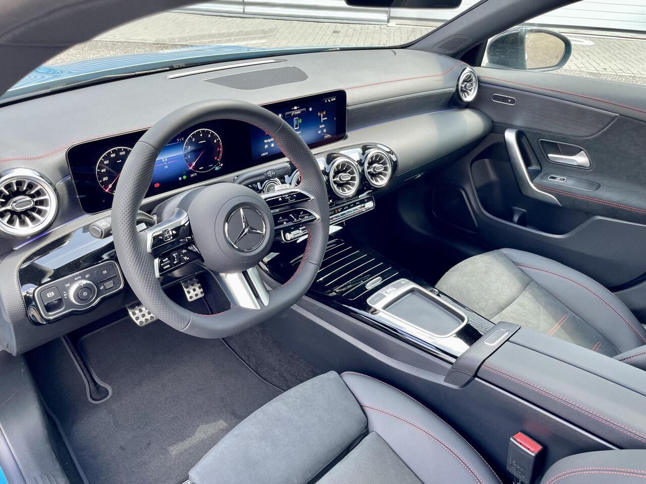 Mercedes-Benz CLA-KLASSE 180 Star Edition AMG Line | Night Pakket | Winter Pakket | 19 inch Multispaaks AMG Velgen | Panoramadak | MULTIBEAM LED Koplampen | Dodehoekassistent | Apple CarPlay