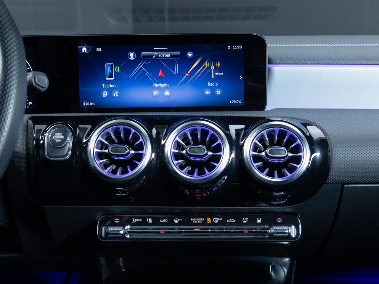 Mercedes-Benz CLA-KLASSE Coupé 250 e AMG Line Panorama dak