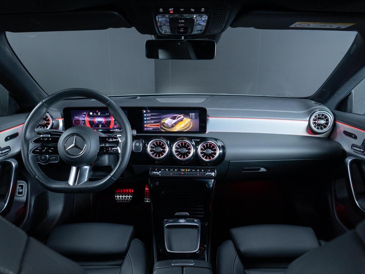 Mercedes-Benz CLA-KLASSE Coupé 250 e AMG Line Panorama dak