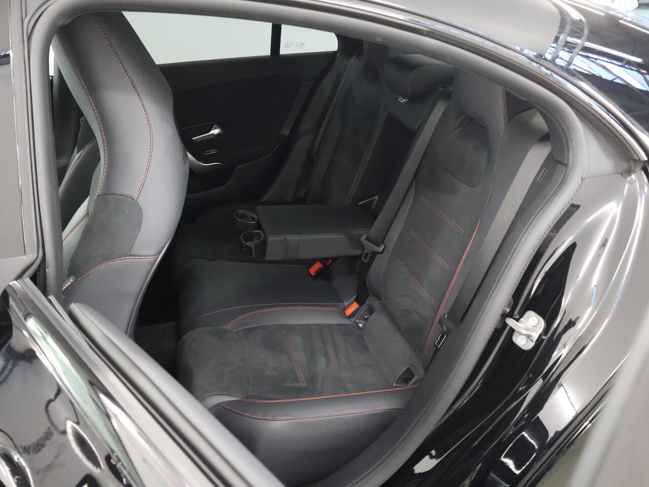 Mercedes-Benz CLA-KLASSE 250 e Star Edition AMG Line | Night | Panoramadak | Sfeerverlichting | Distronic | Stoelverwarming |