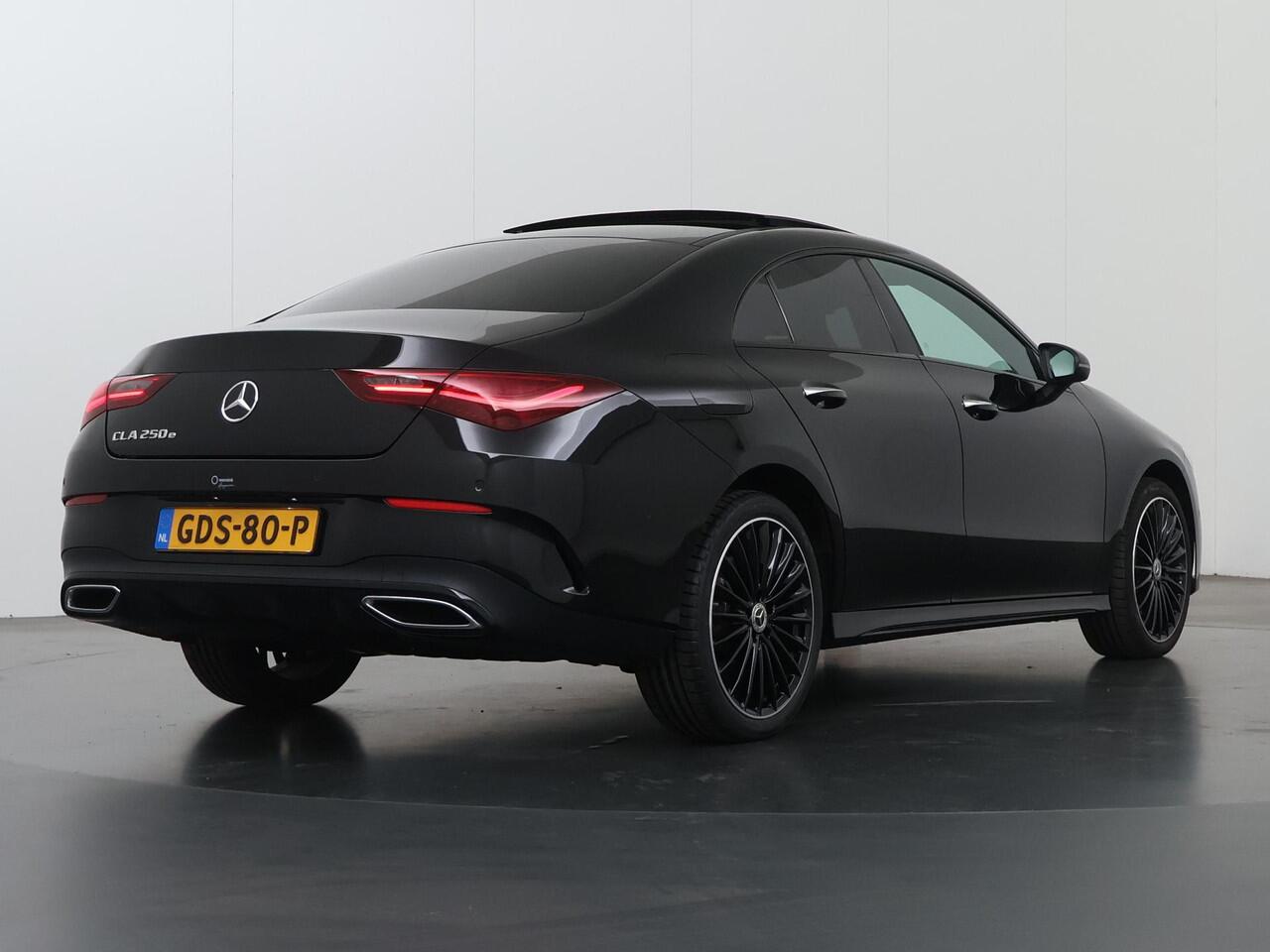 Mercedes-Benz CLA-KLASSE 250 e Star Edition AMG Line | Night | Panoramadak | Sfeerverlichting | Distronic | Stoelverwarming |