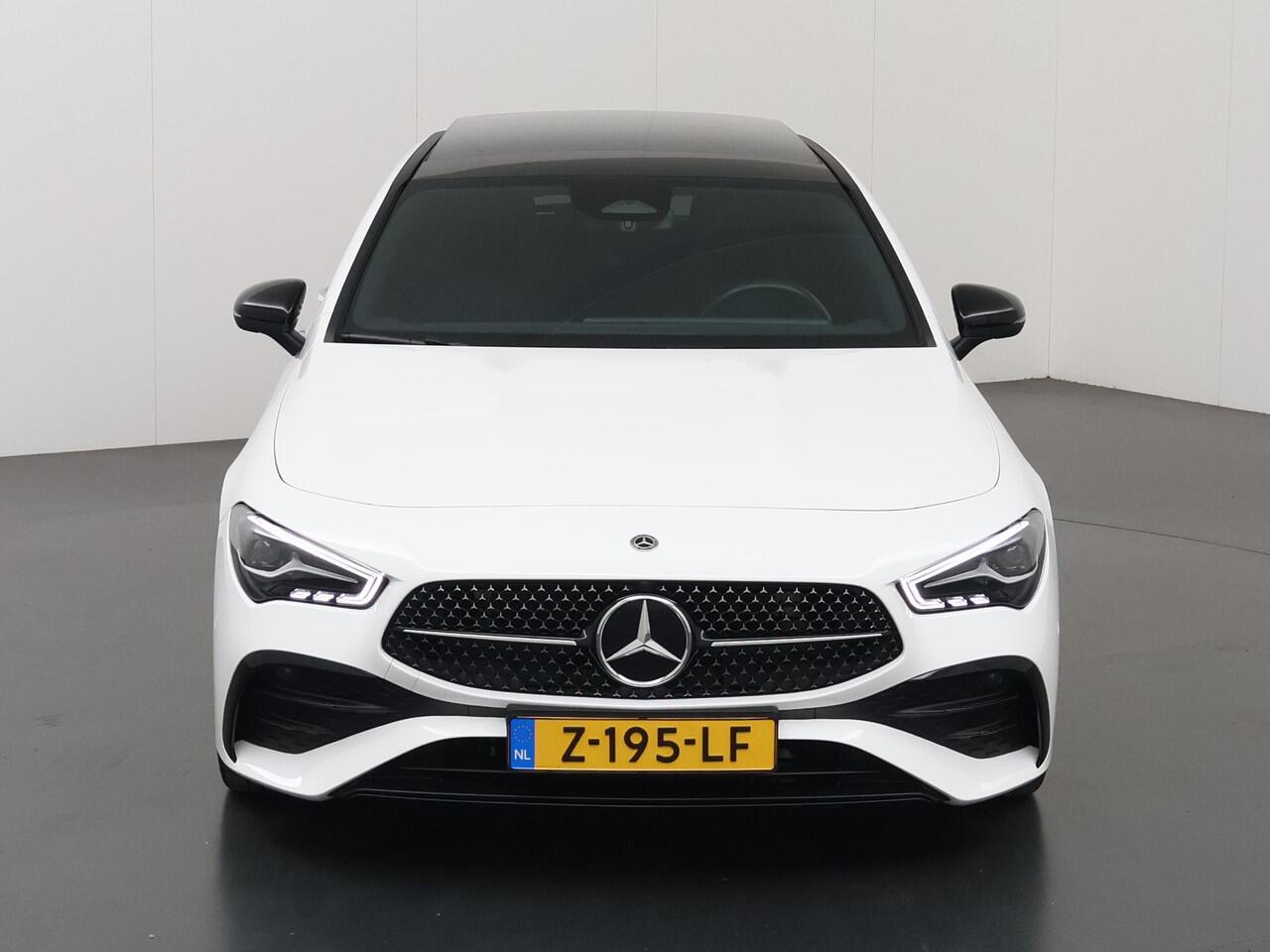 Mercedes-Benz CLA-KLASSE Shooting Brake 180 Star Edition AMG Line | Night | Panoramadak | 19" lichtmetalen velgen | Sfeerverlichting | Stoelverwarming |