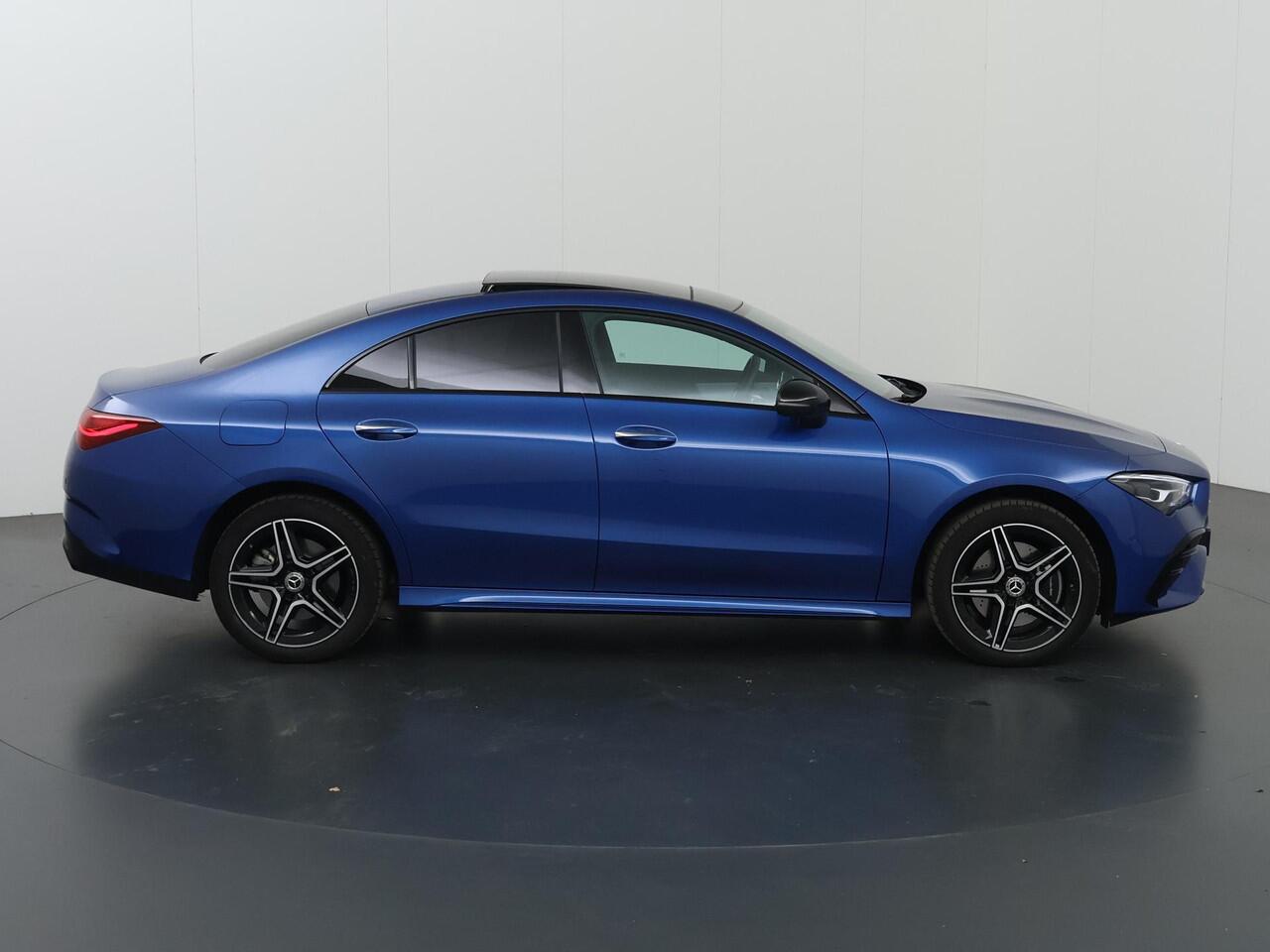 Mercedes-Benz CLA-KLASSE 250 e AMG Night | Panoramadak | Keyless Go | Sfeerverlichting | Achteruitrijcamera |