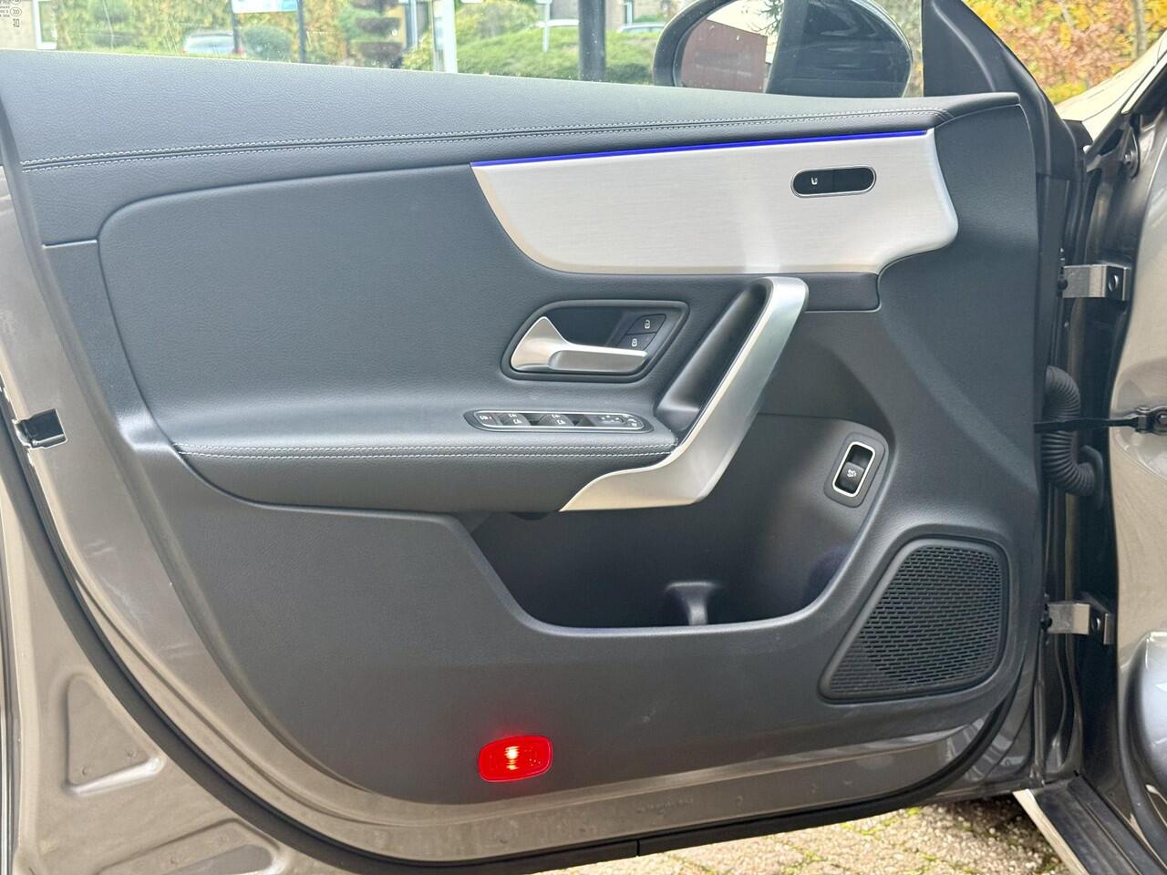 Mercedes-Benz CLA-KLASSE 180 | Panoramadak | Nightpakket |