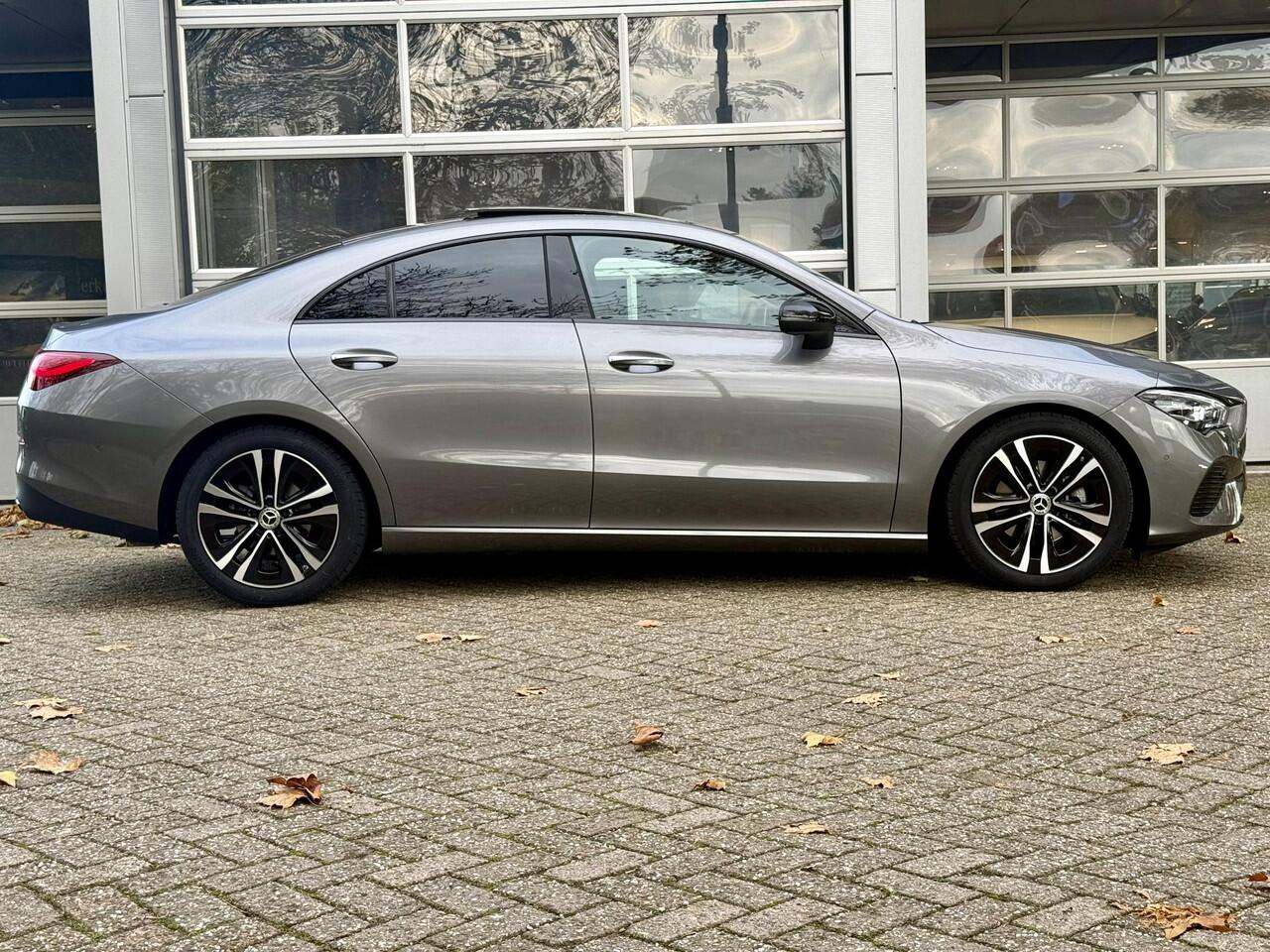 Mercedes-Benz CLA-KLASSE 180 | Panoramadak | Nightpakket |