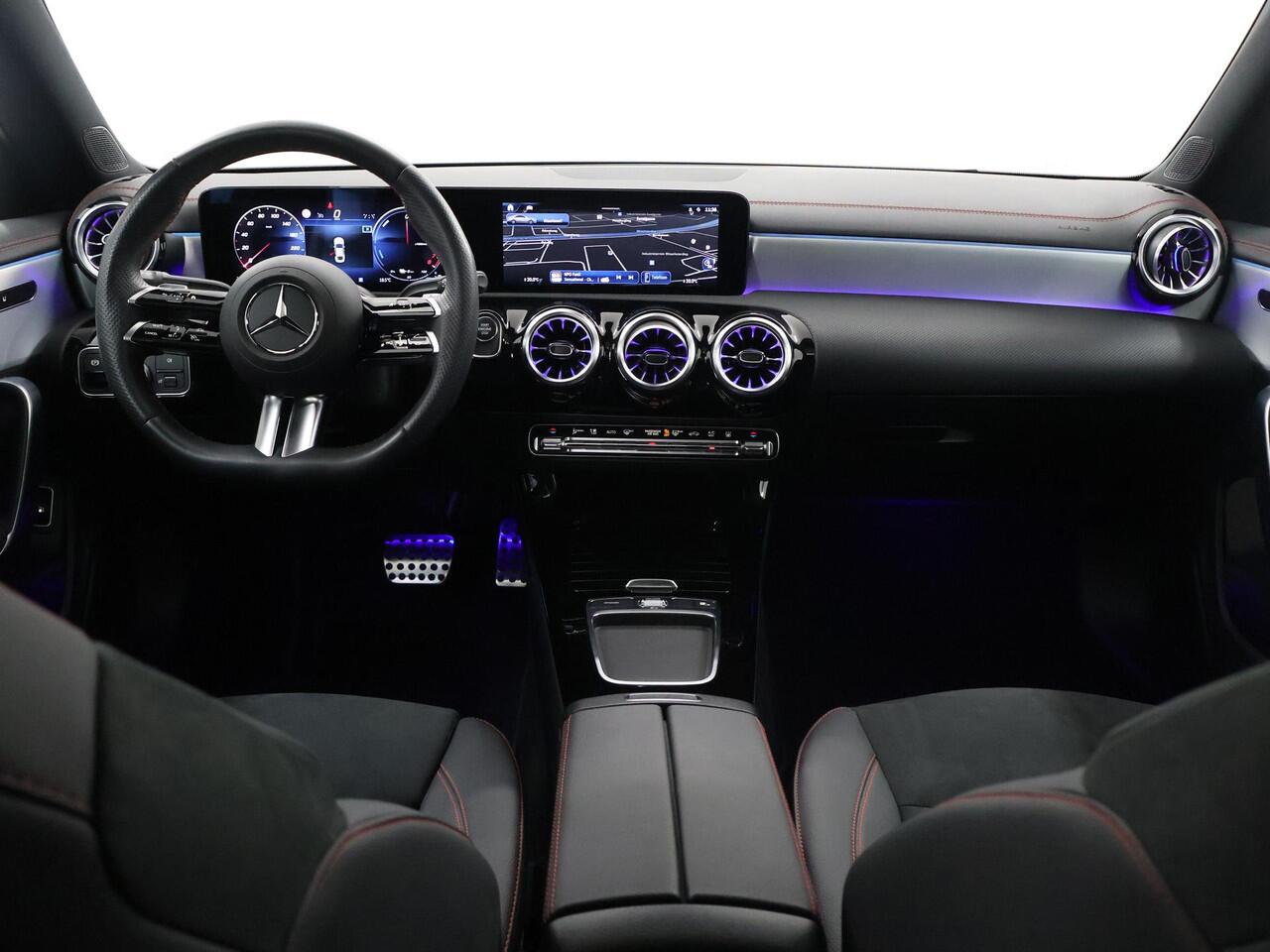 Mercedes-Benz CLA-KLASSE 250 e AMG Night | Panoramadak | Keyless Go | Sfeerverlichting | Achteruitrijcamera |