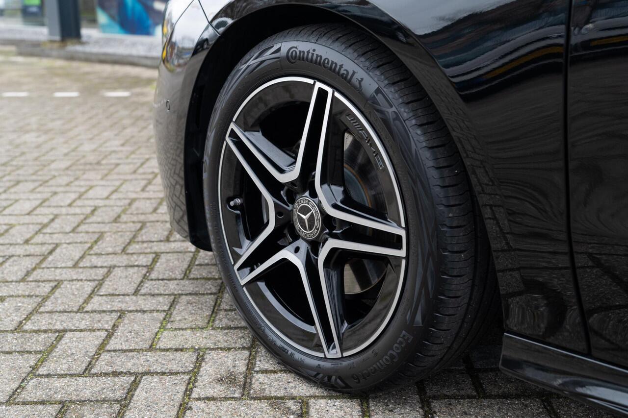 Mercedes-Benz CLA-KLASSE 180 AMG Line / PANODAK / HEAD UP / NIGHT / MEMORY / 1 EIG