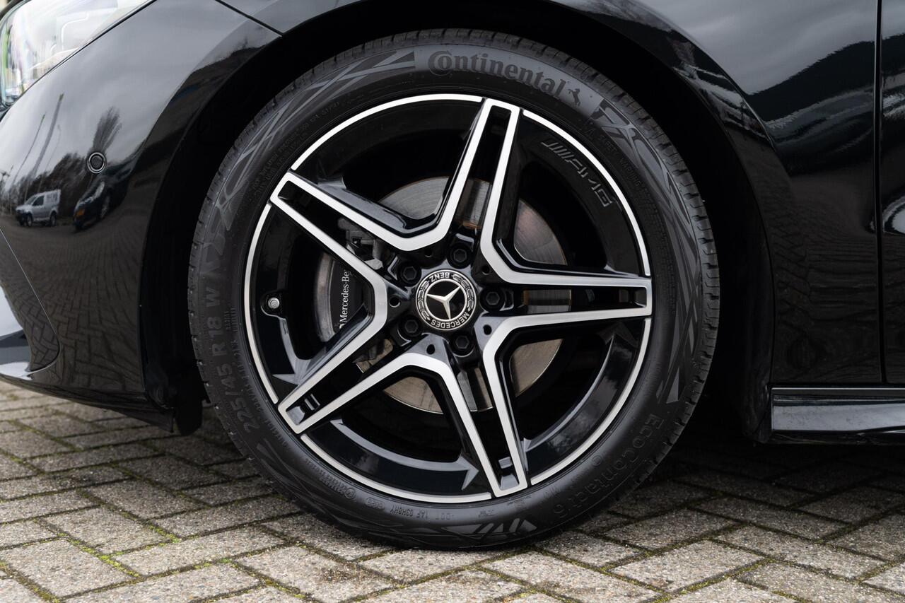 Mercedes-Benz CLA-KLASSE 180 AMG Line / PANODAK / HEAD UP / NIGHT / MEMORY / 1 EIG