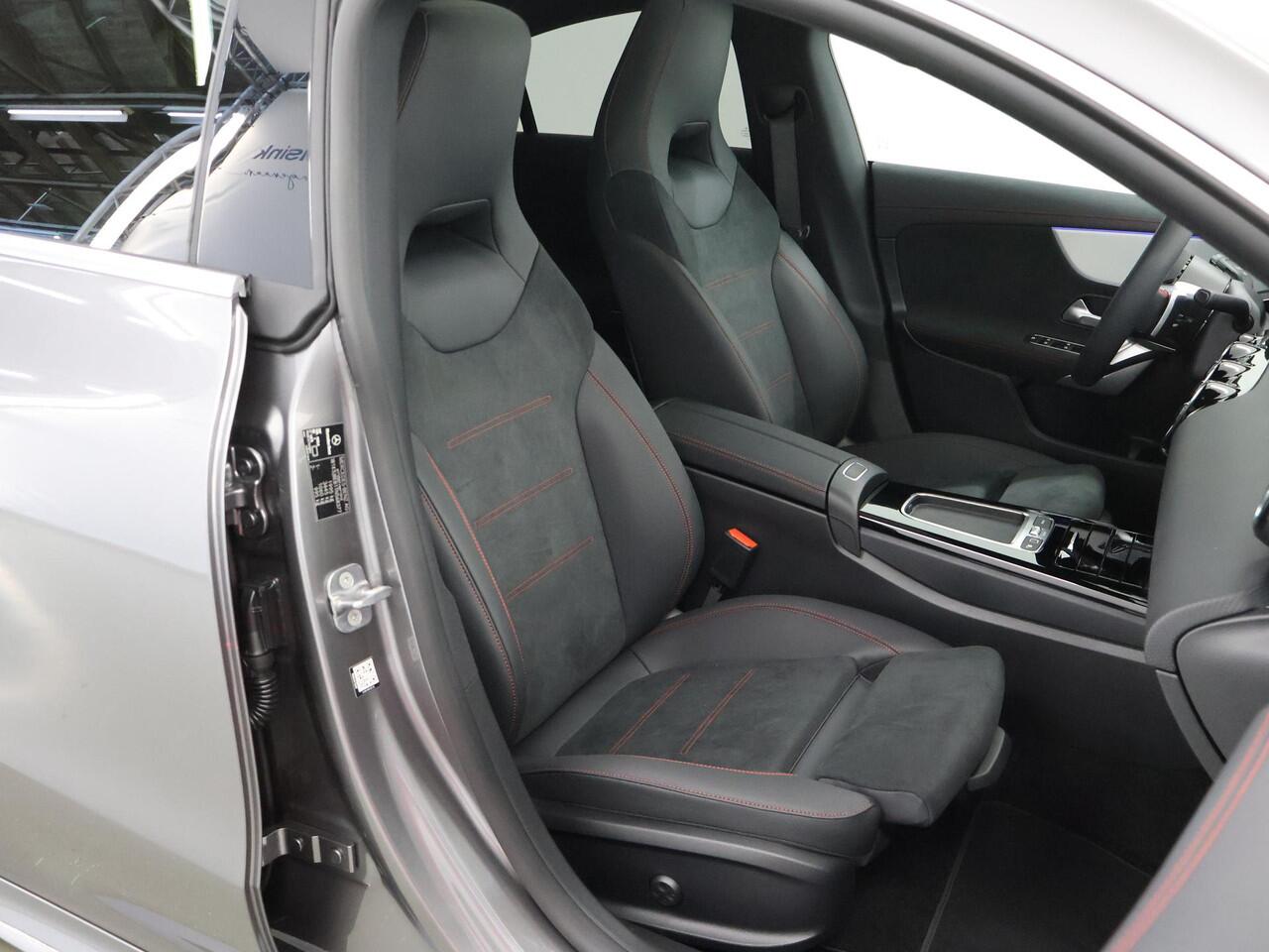 Mercedes-Benz CLA-KLASSE 180 Business Solution AMG | Panoramaschuifdak | Premium Plus-pakket | Winterpakket | Techniek-pakket | Burmester | Trekhaak | Head-up display |