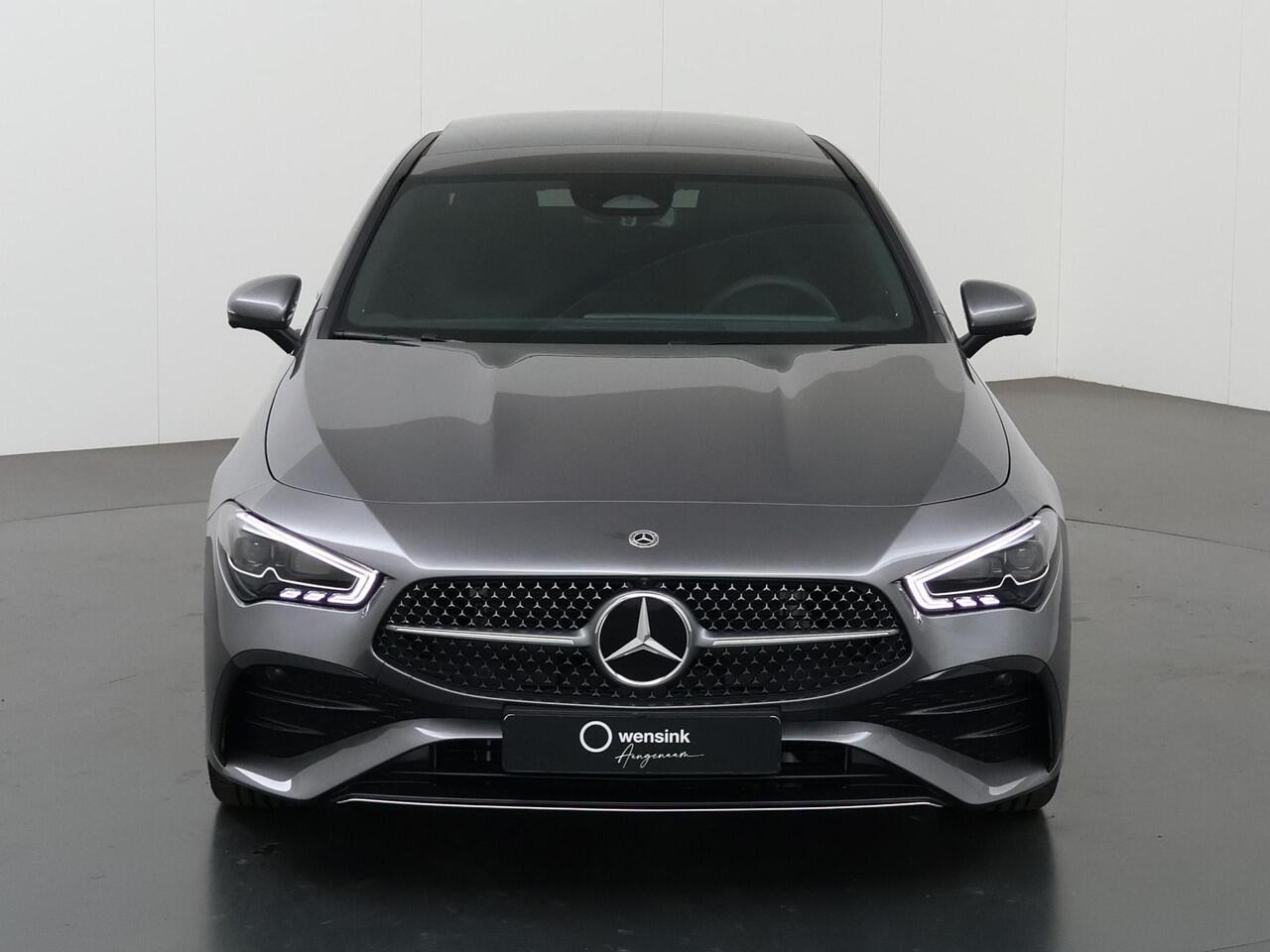 Mercedes-Benz CLA-KLASSE 180 Business Solution AMG | Panoramaschuifdak | Premium Plus-pakket | Winterpakket | Techniek-pakket | Burmester | Trekhaak | Head-up display |