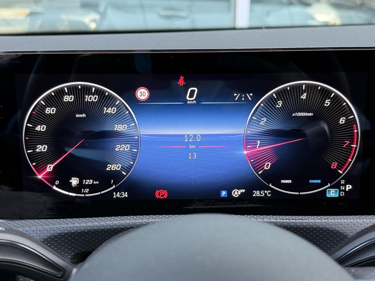 Mercedes-Benz CLA-KLASSE Shooting Brake 180 Star Edition LIMITED Panorama dak