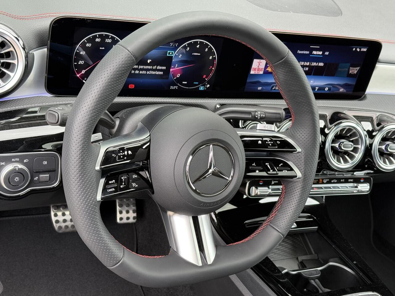 Mercedes-Benz CLA-KLASSE Shooting Brake 180 Star Edition LIMITED Panorama dak