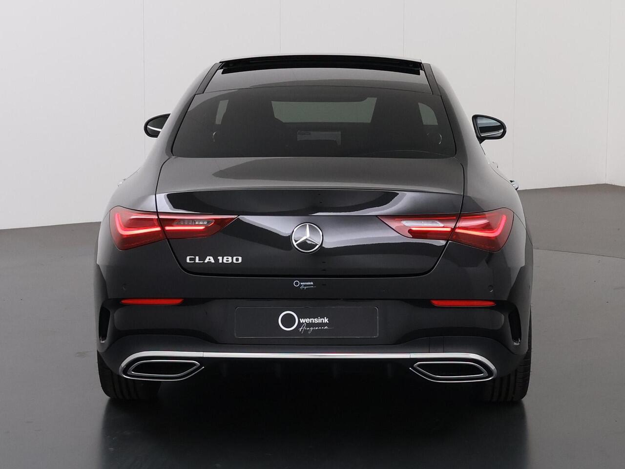 Mercedes-Benz CLA-KLASSE 180 Business Solution AMG | Panoramadak | Burmester Sound System | Rijassistentie Pakket | Sfeerverlichting | 360 Graden Camera |