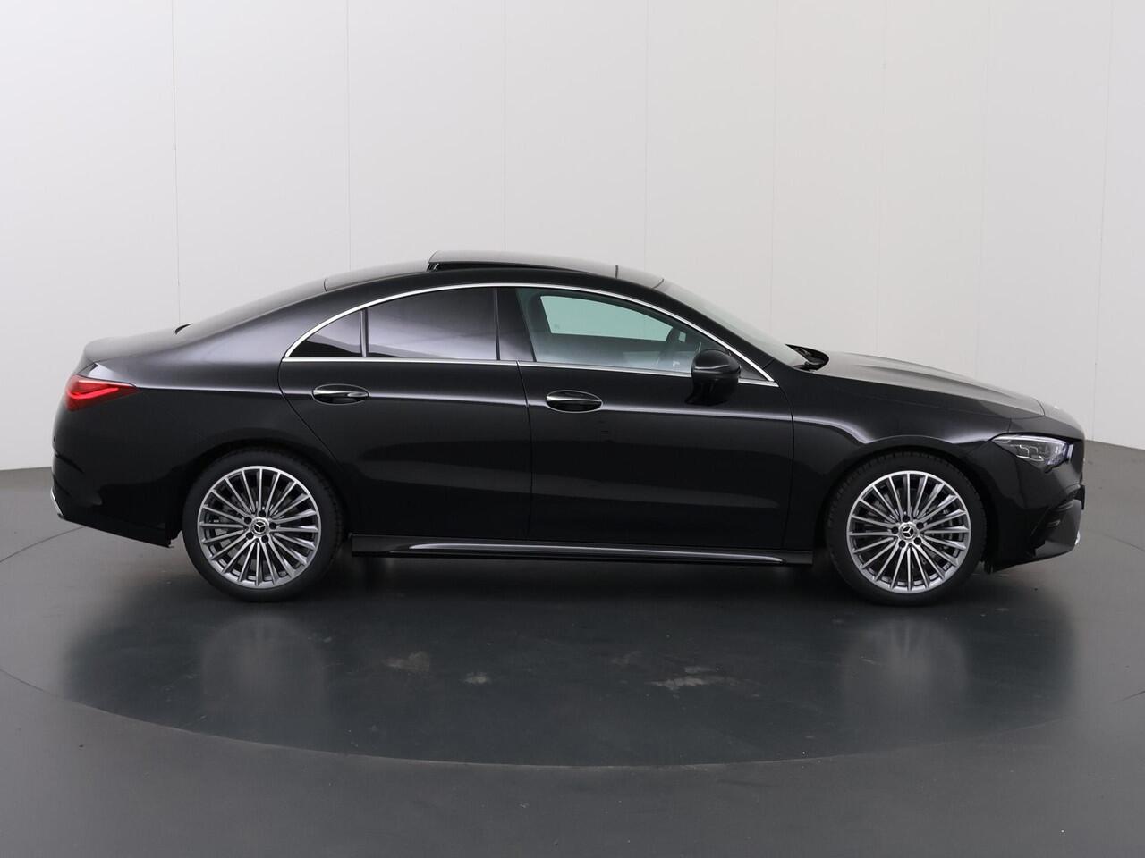 Mercedes-Benz CLA-KLASSE 180 Business Solution AMG | Panoramadak | Burmester Sound System | Rijassistentie Pakket | Sfeerverlichting | 360 Graden Camera |