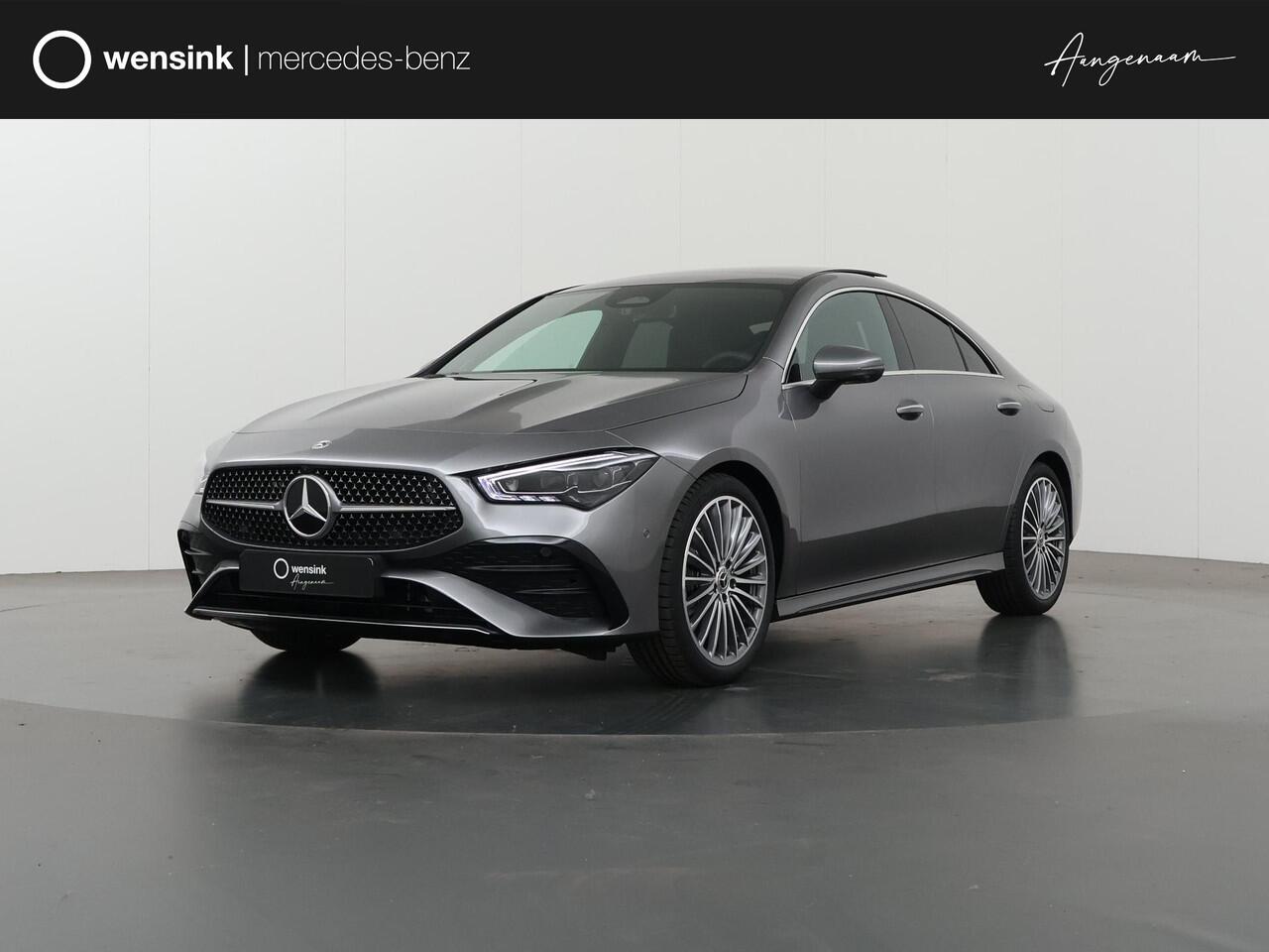 Mercedes-Benz CLA-KLASSE 180 Business Solution AMG | Panoramadak | Burmester | Rijassistentiepakket | Trekhaak | Techniek pakket | Sfeerverlichting | Stoel/stuurverwarming |