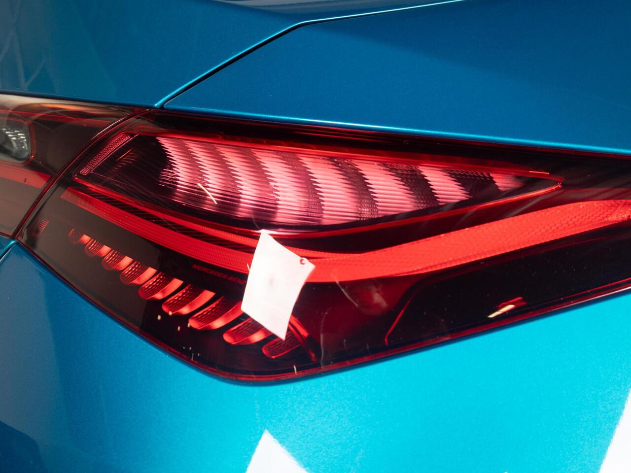 Mercedes-Benz CLA-KLASSE Coupé 180 AMG Line Premium | Panorama dak