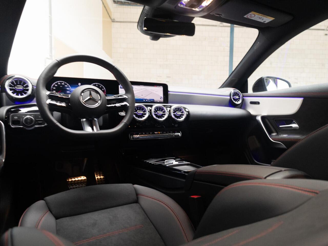 Mercedes-Benz CLA-KLASSE Coupé 180 Star Edition AMG Line Panorama dak