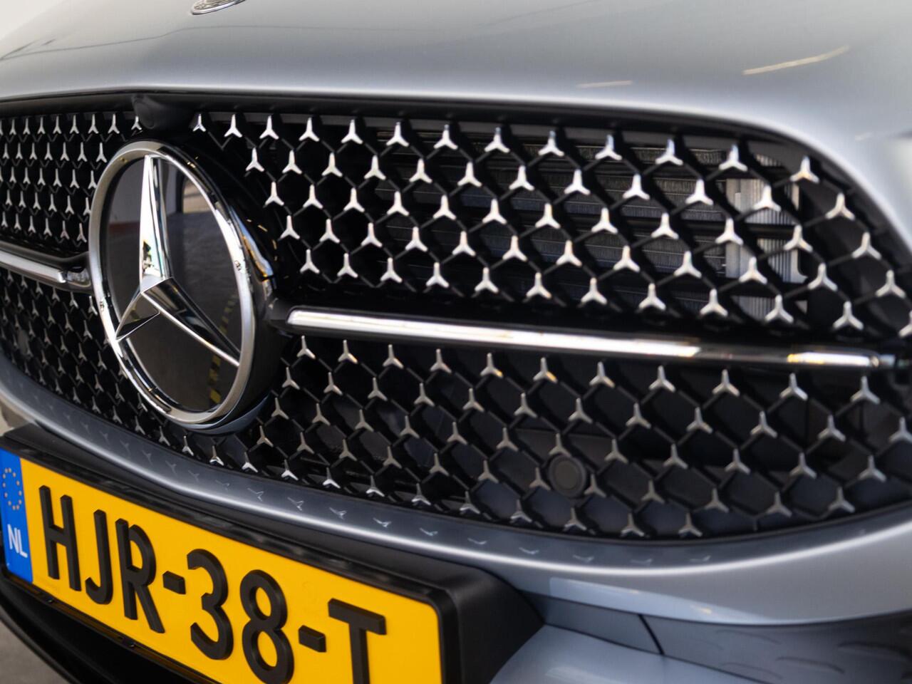 Mercedes-Benz CLA-KLASSE Coupé 180 Star Edition AMG Line Panorama dak