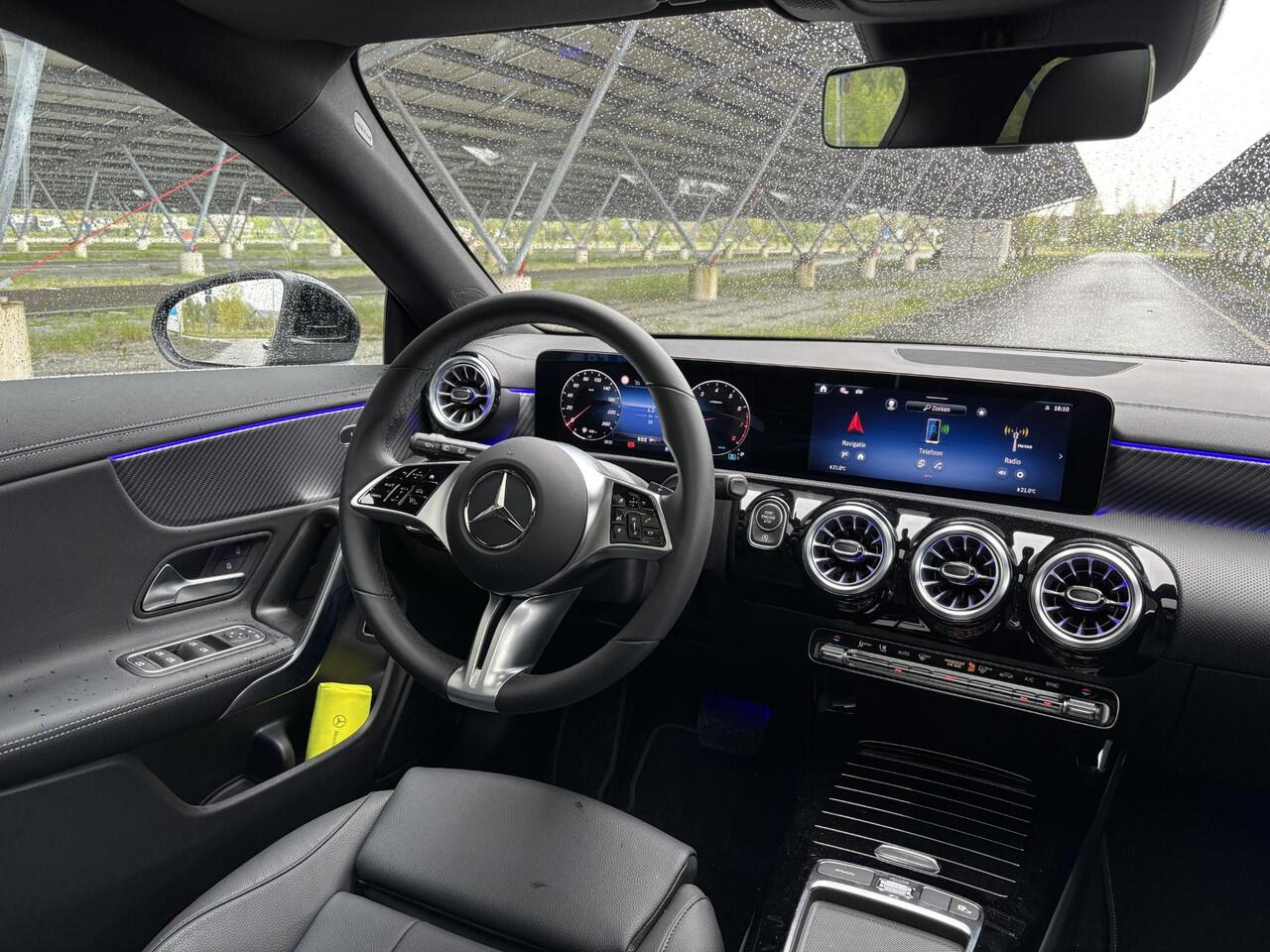 Mercedes-Benz CLA-KLASSE Shooting Brake 180 Star Edition Luxury Line | Panoramadak | Getint glas | Sfeerverlichting | Widescreen | Stoelverwarming |